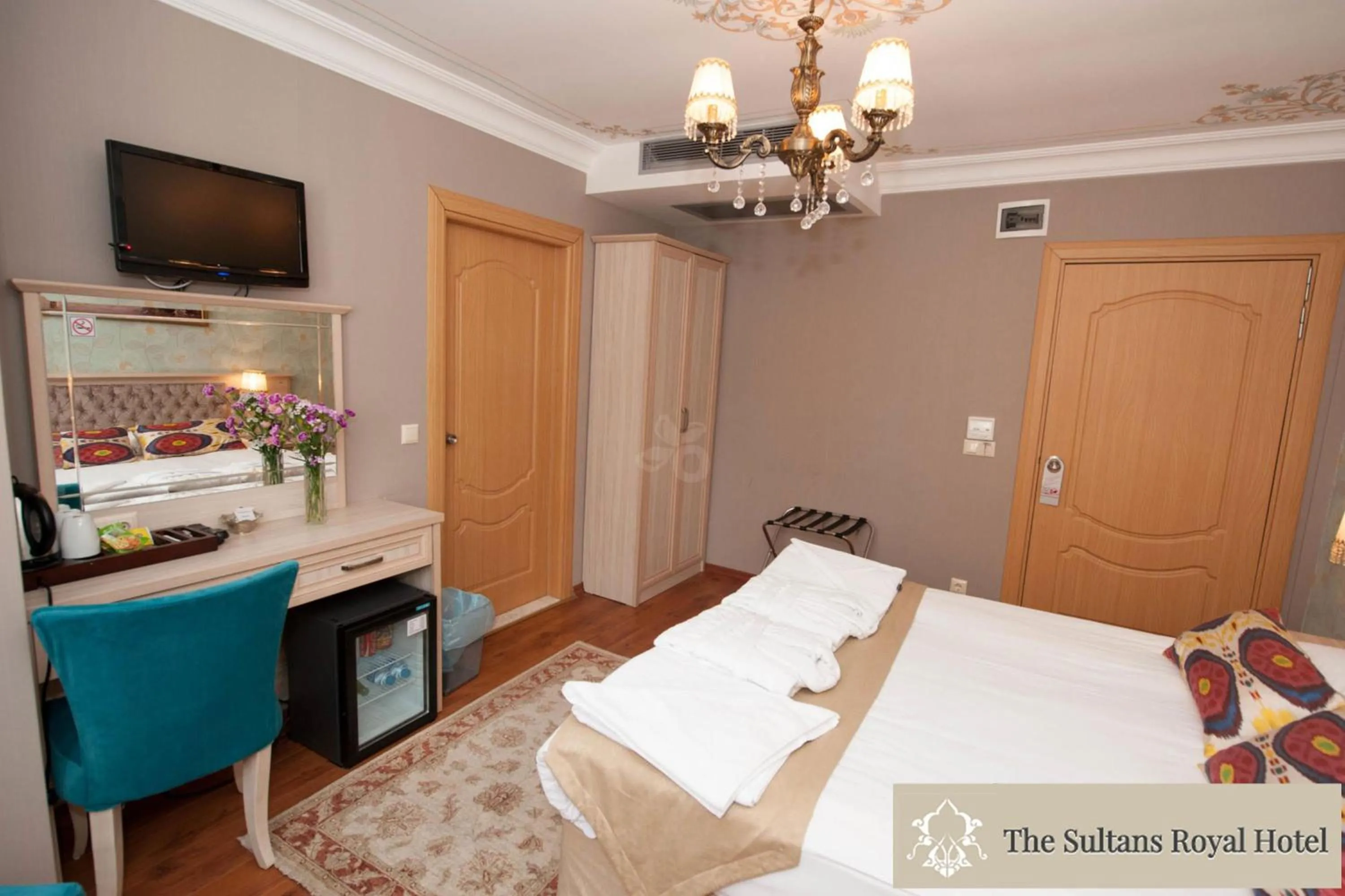 Photo of the whole room, Bed in Sultans Royal Hotel