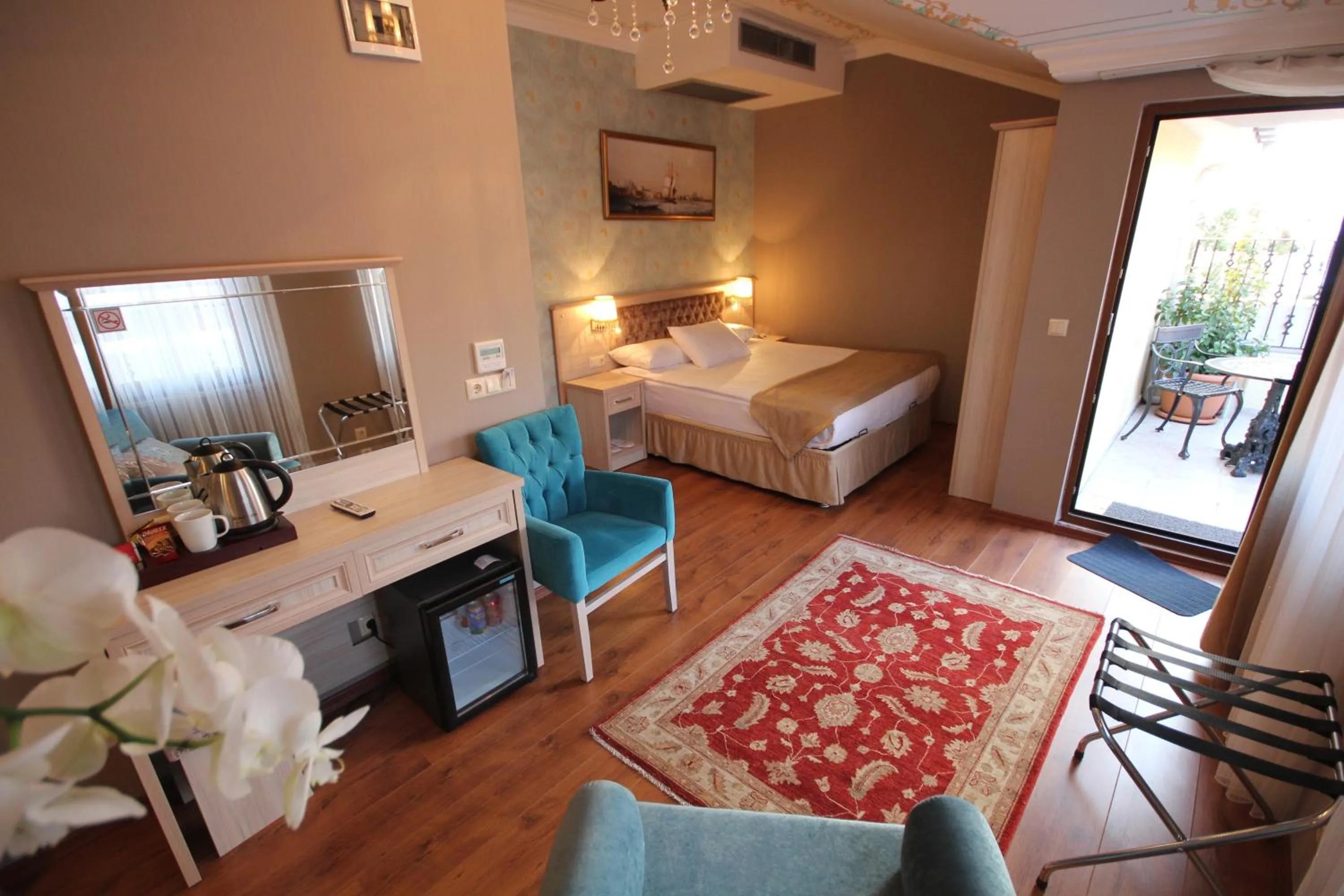 Balcony/Terrace, Bed in Sultans Royal Hotel