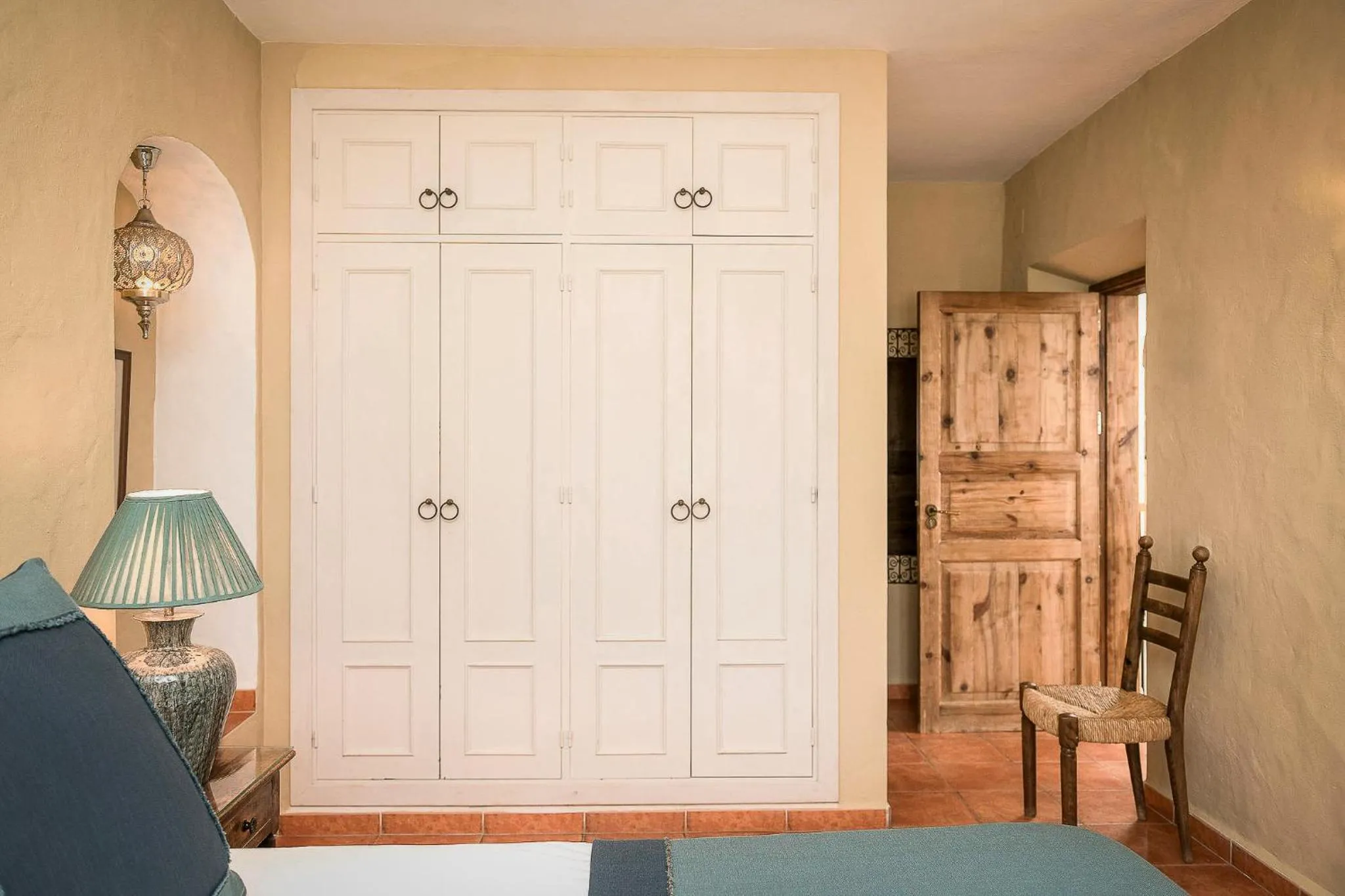 wardrobe in Las Palmeras del Califa