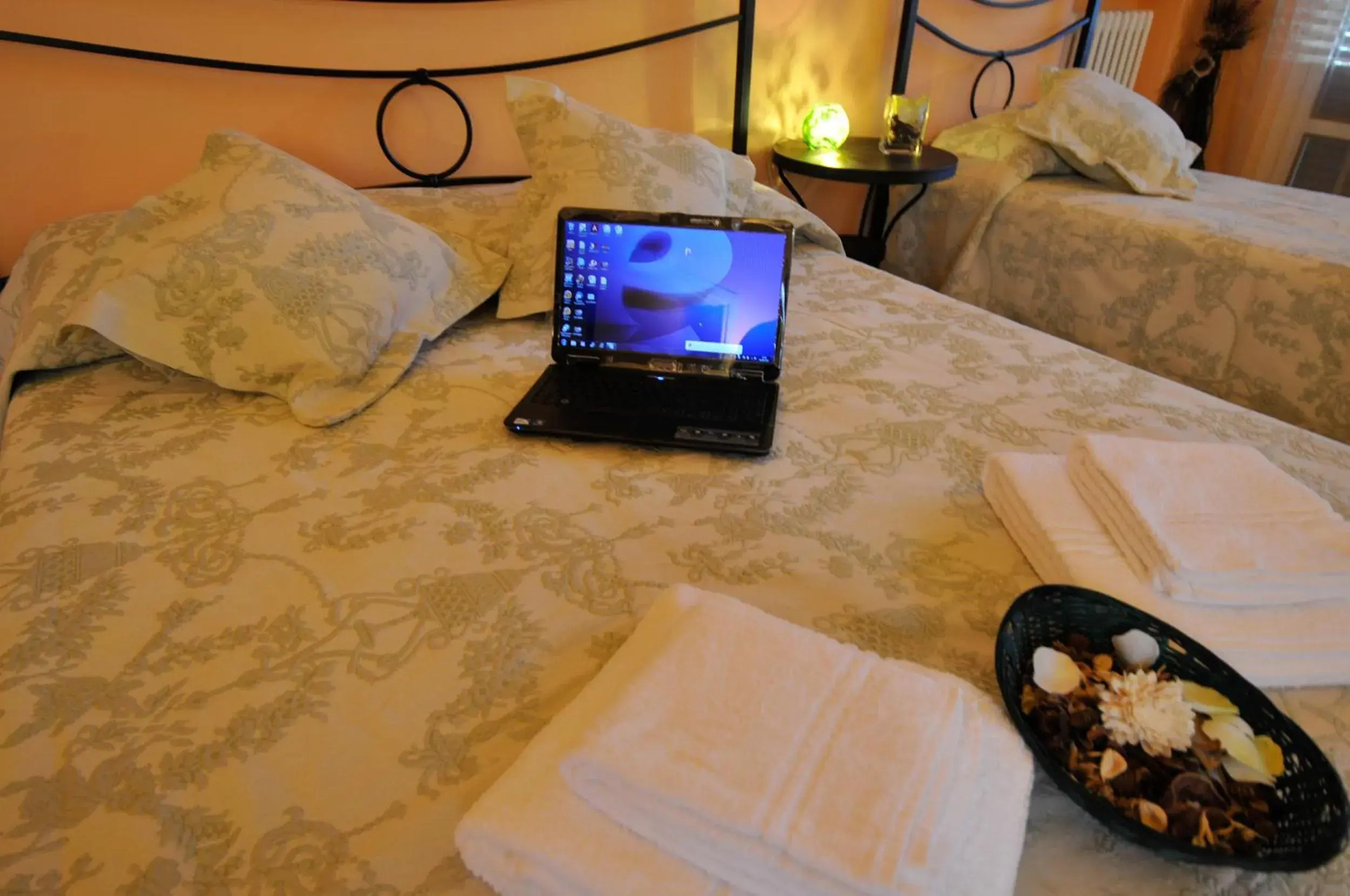 B&B Gate 52 B&B Gate 52