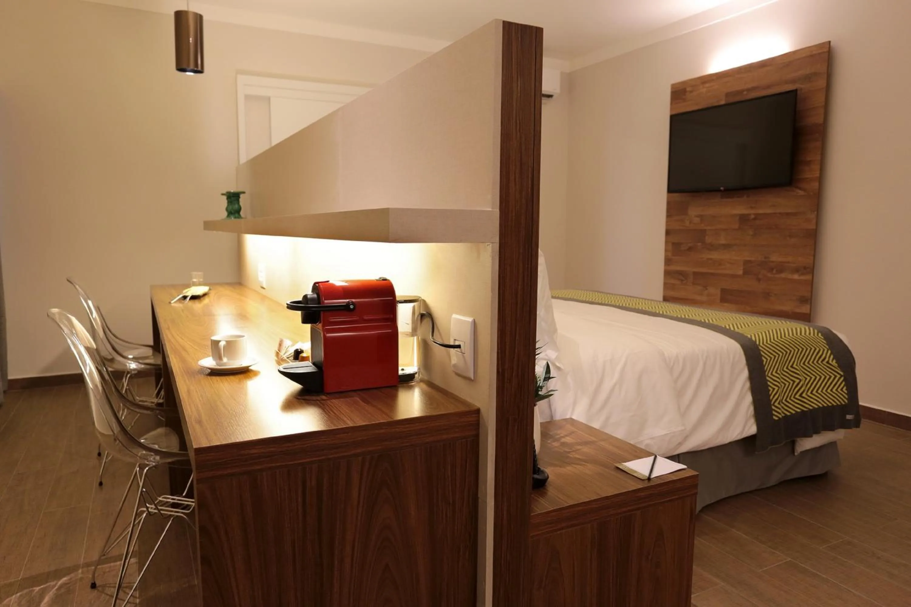 Bedroom, Bed in Oasis Plaza Hotel