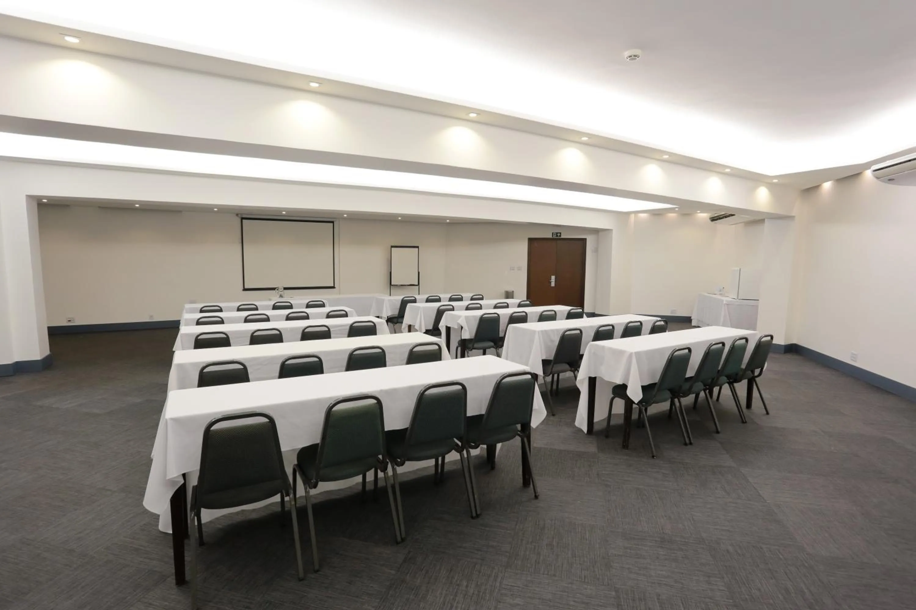 Meeting/conference room in Oasis Plaza Hotel