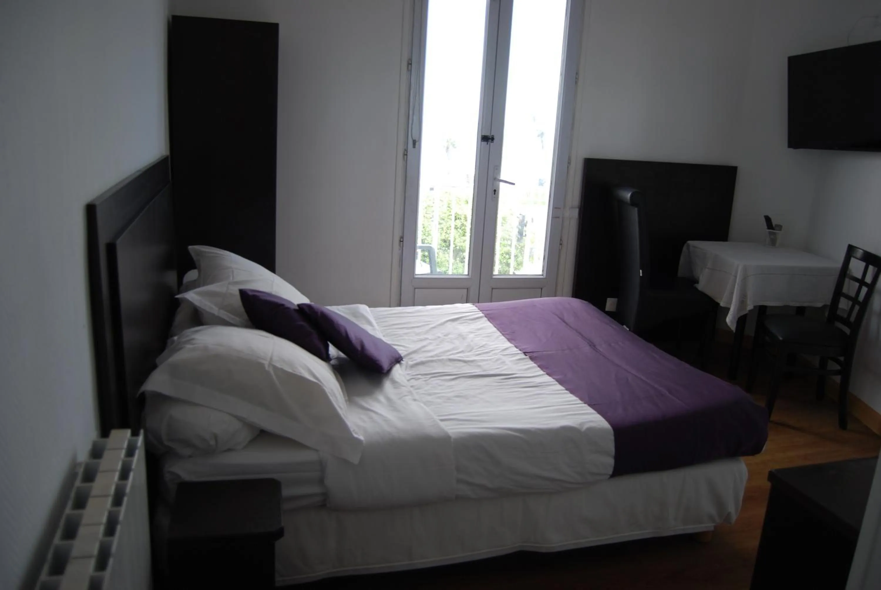 Photo of the whole room, Bed in Hôtel Azur