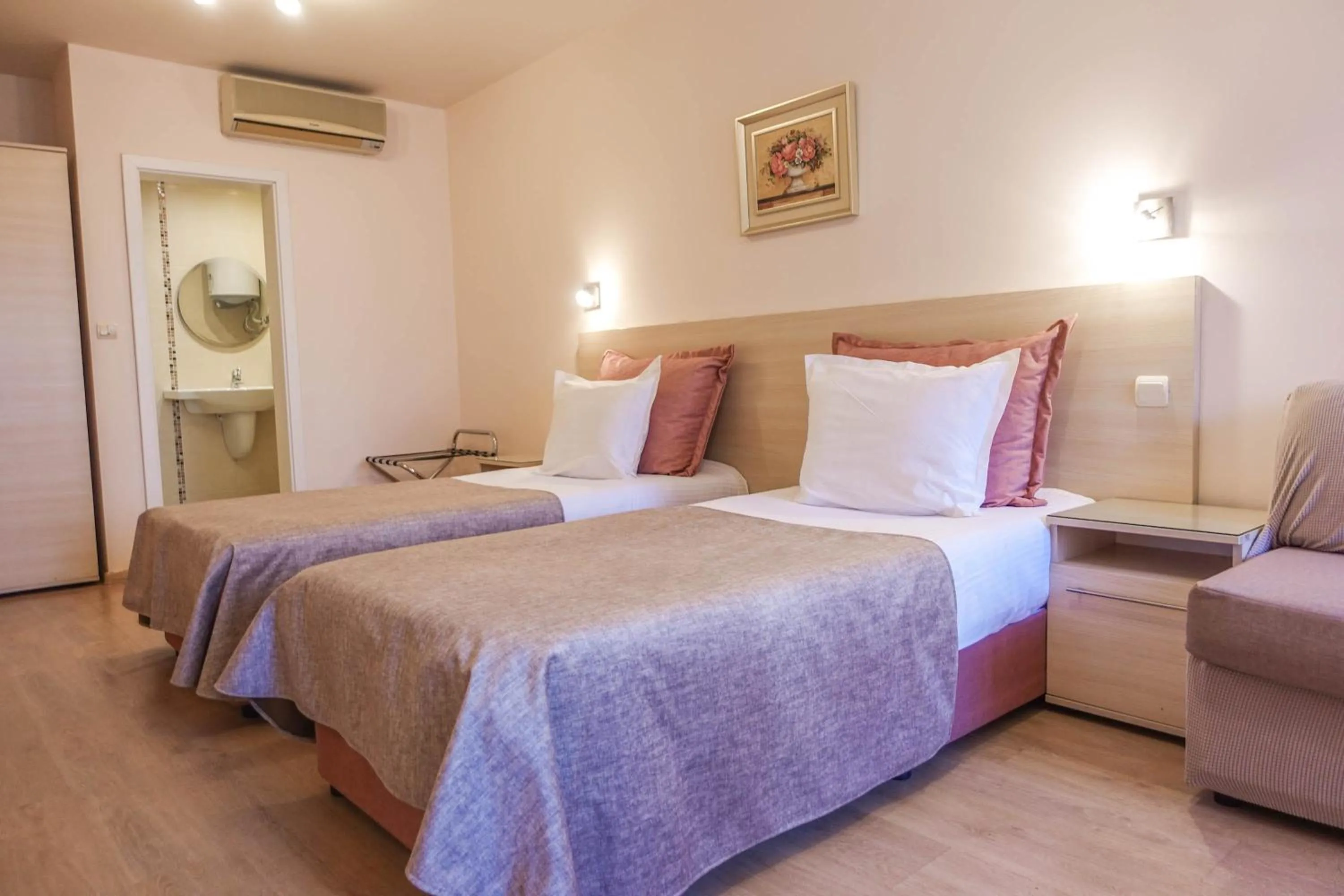 Bed in Hotel Acropolis