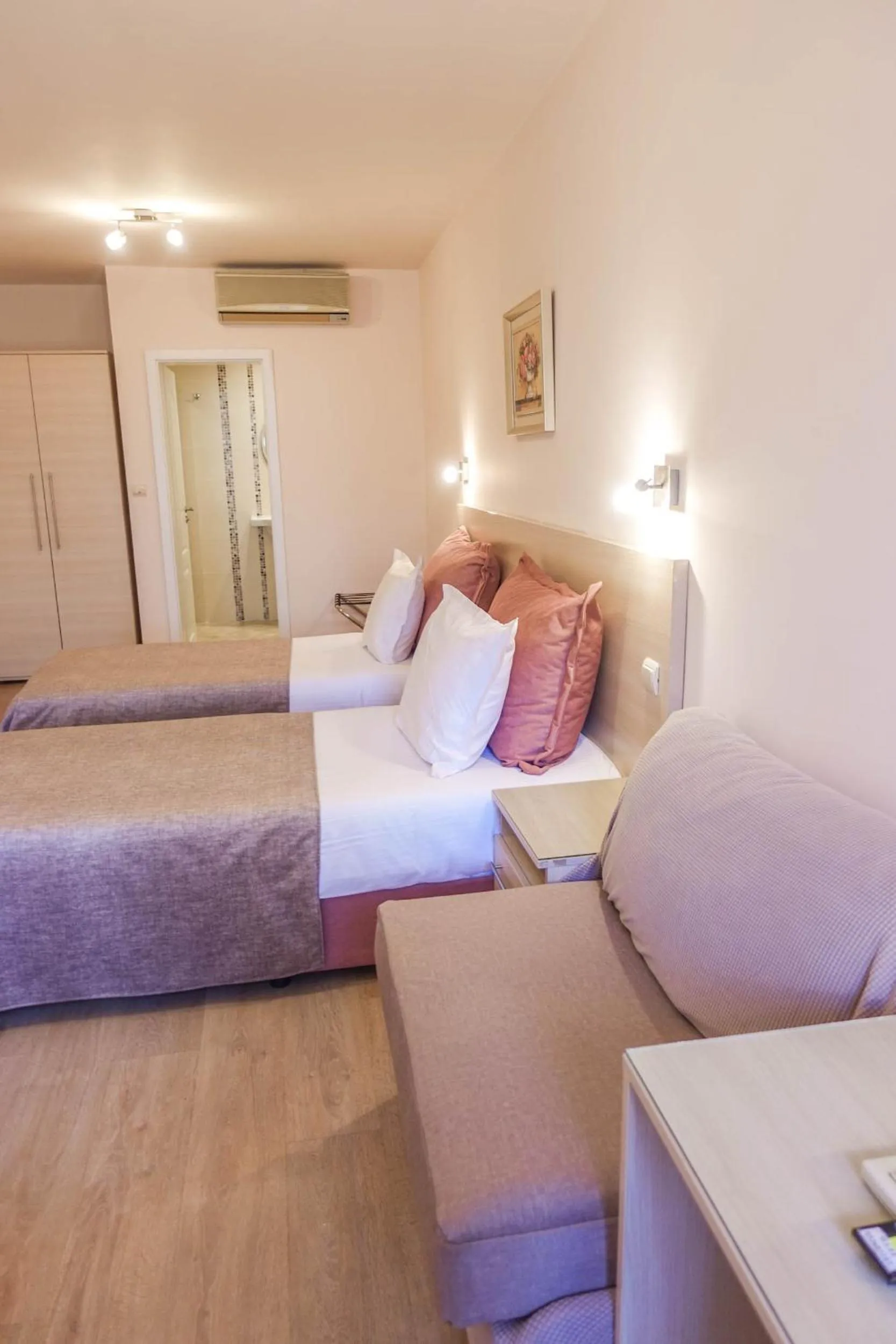 Bed in Hotel Acropolis