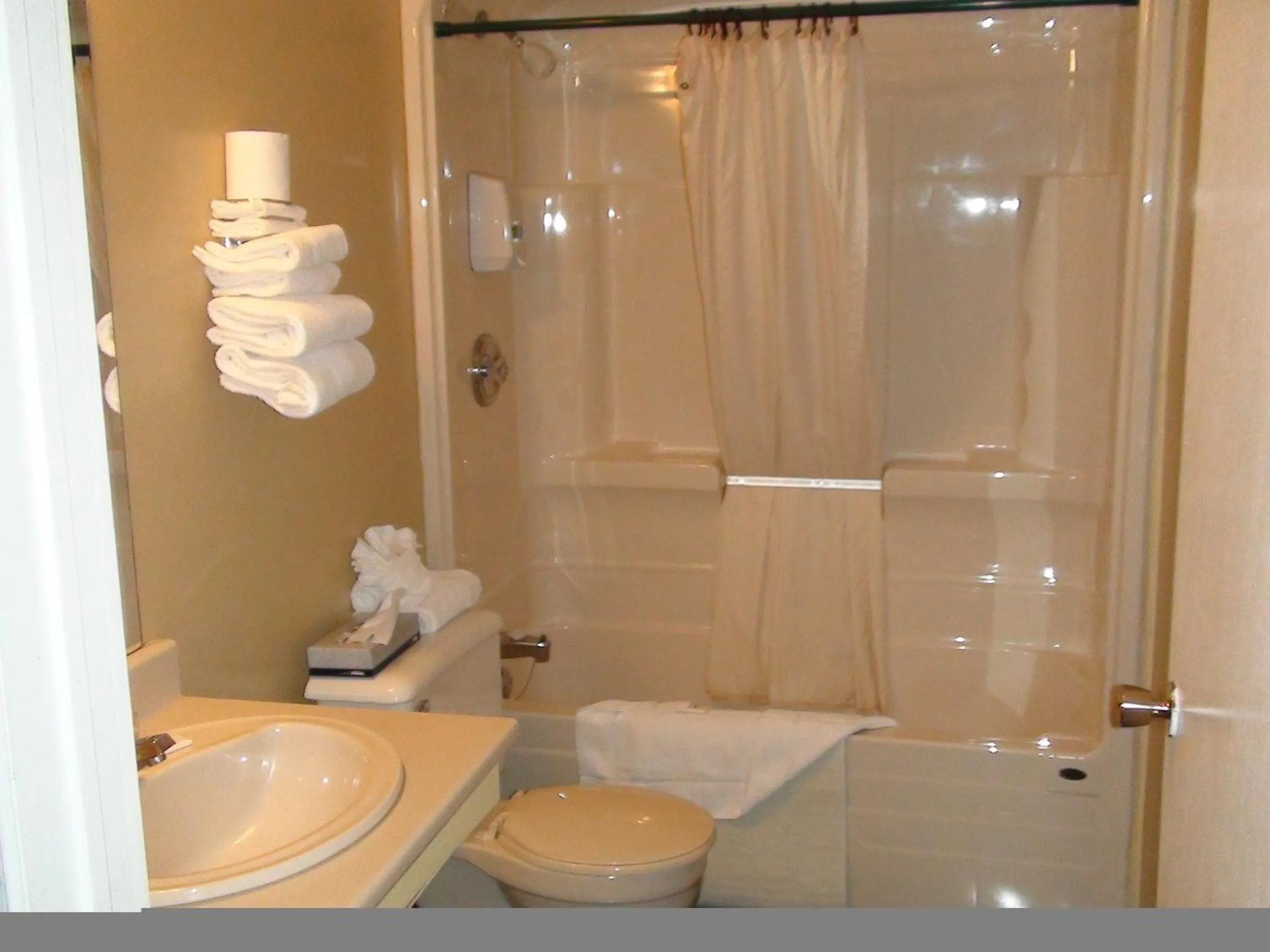 Shower in North Adventure Inn