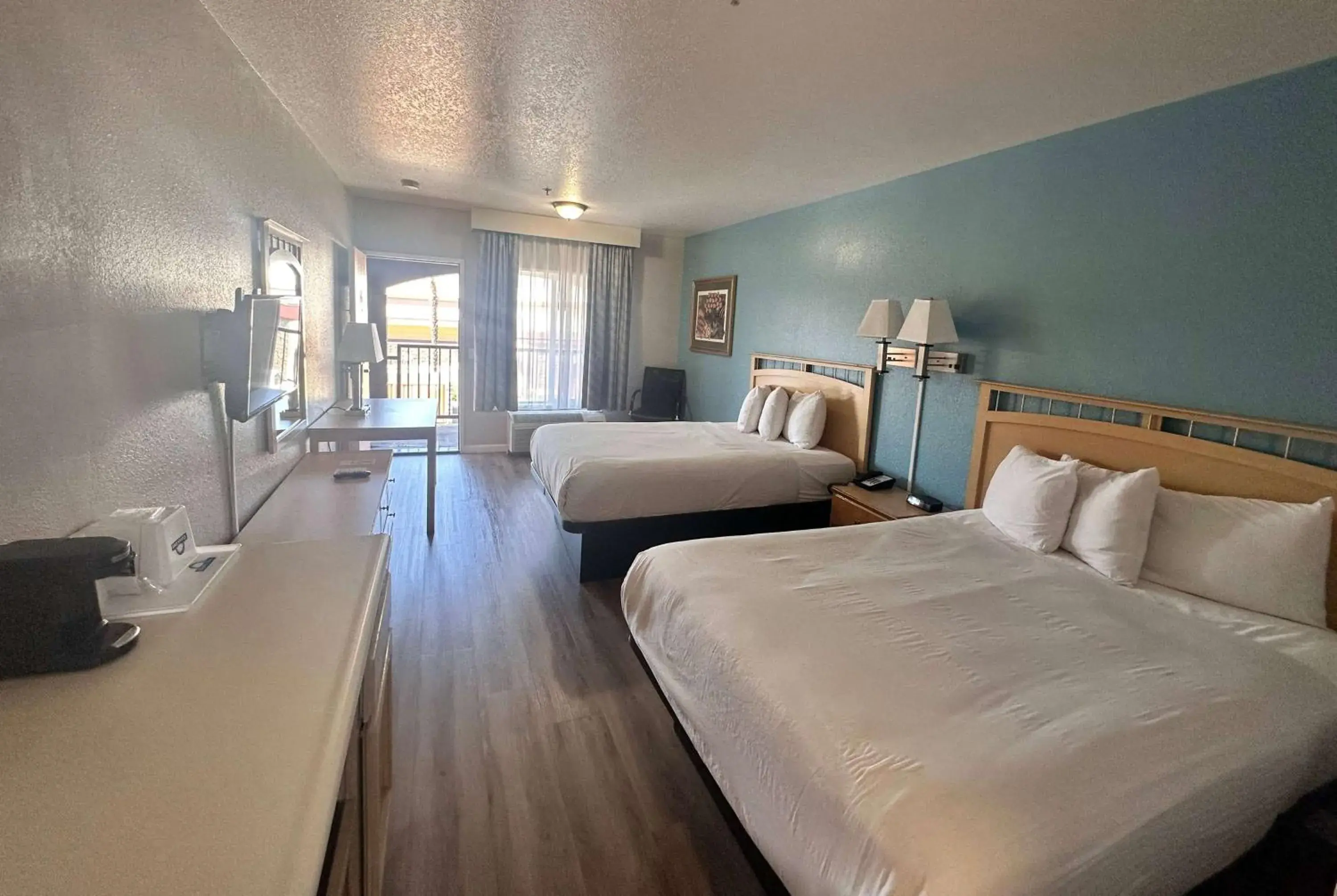 Double Room with Two Double Beds - Non-Smoking in Days Inn by Wyndham Rocklin/Sacramento Double Room with Two Double Beds - Non-Smoking in Days Inn by Wyndham Rocklin/Sacramento