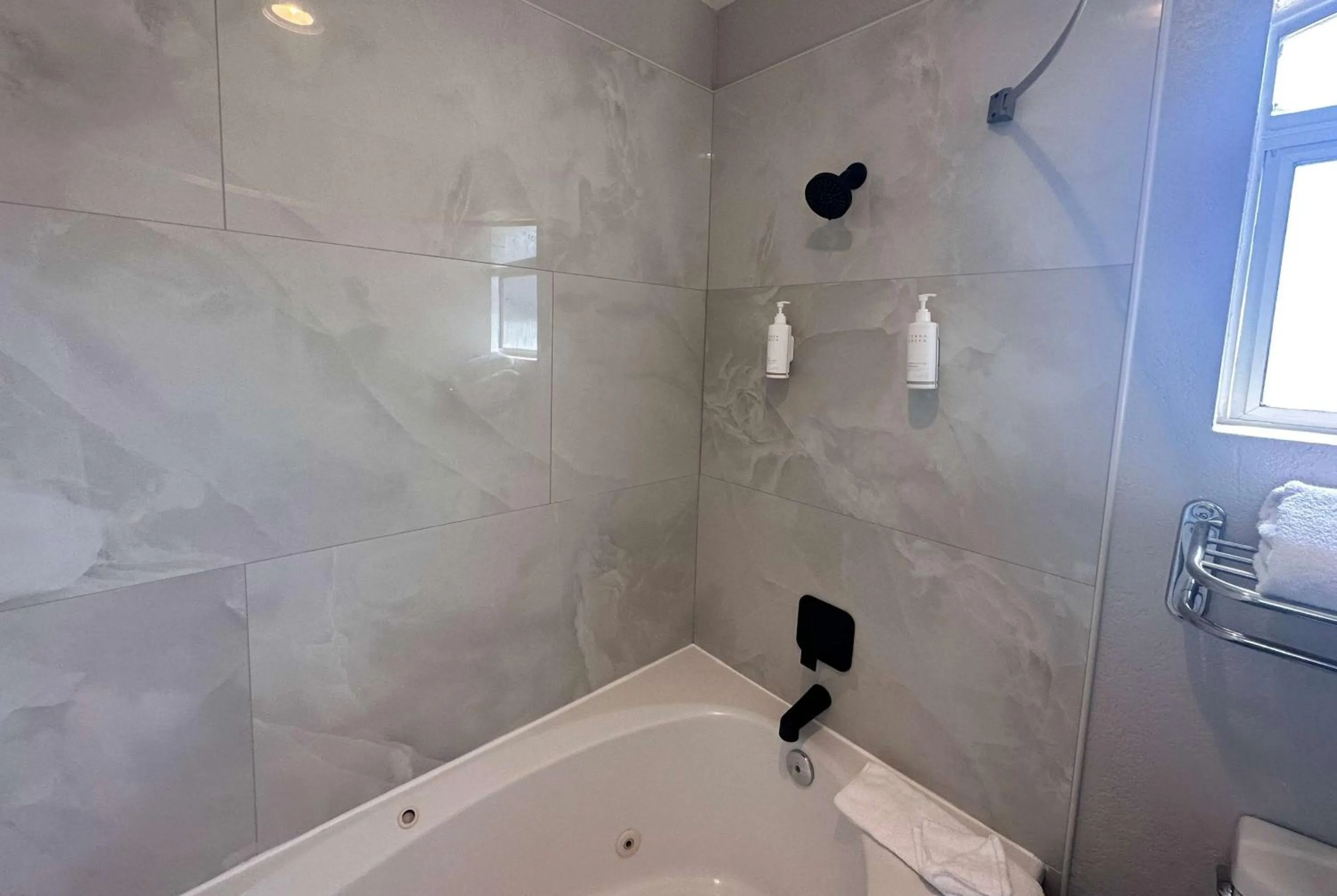 TV and multimedia in Days Inn by Wyndham Rocklin/Sacramento