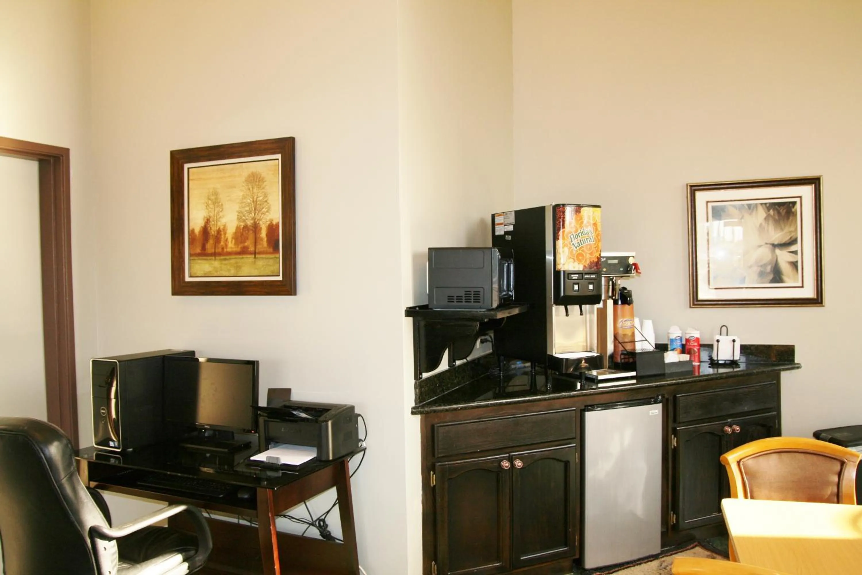 Food and drinks in Days Inn by Wyndham Rocklin/Sacramento