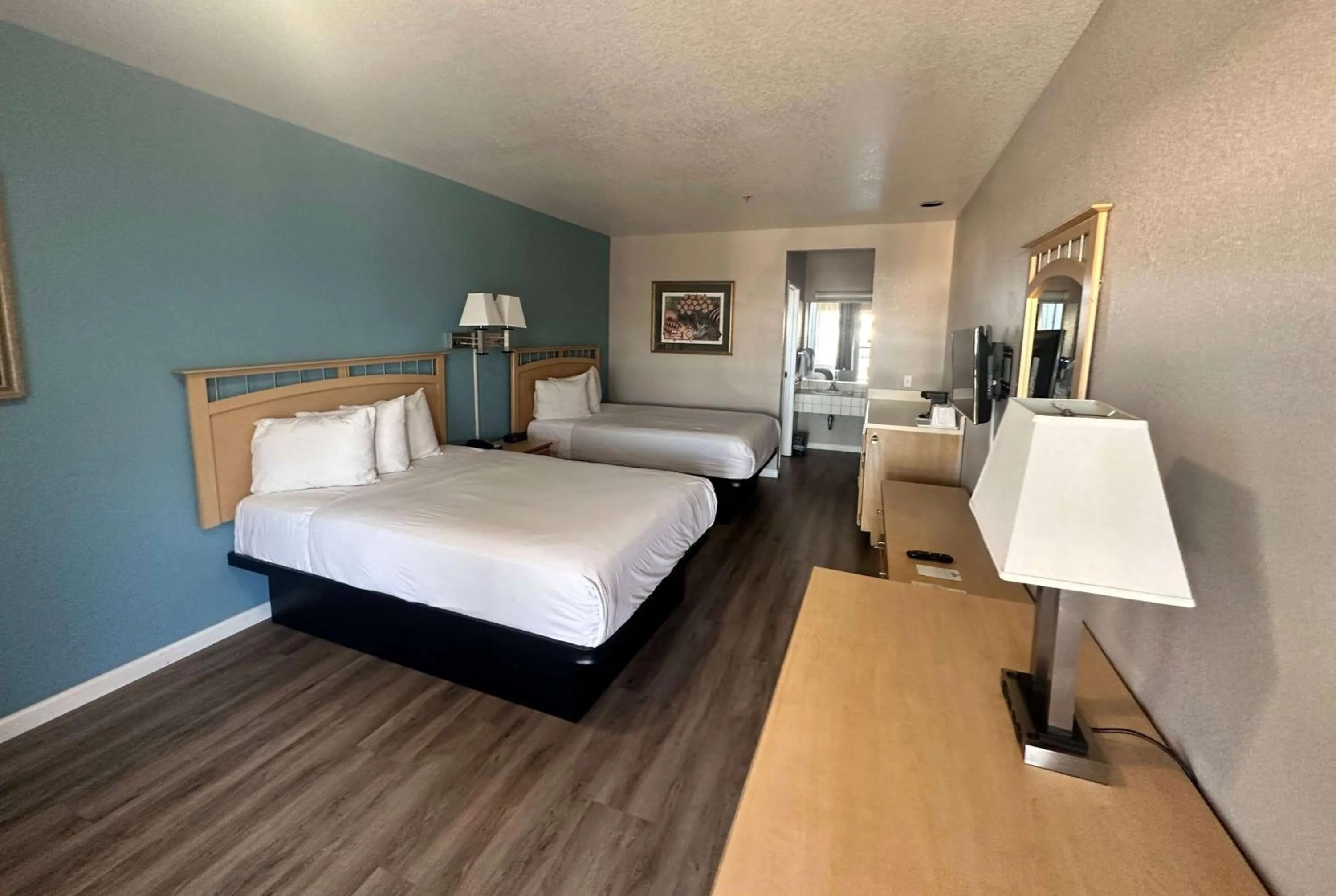 Photo of the whole room, Bed in Days Inn by Wyndham Rocklin/Sacramento