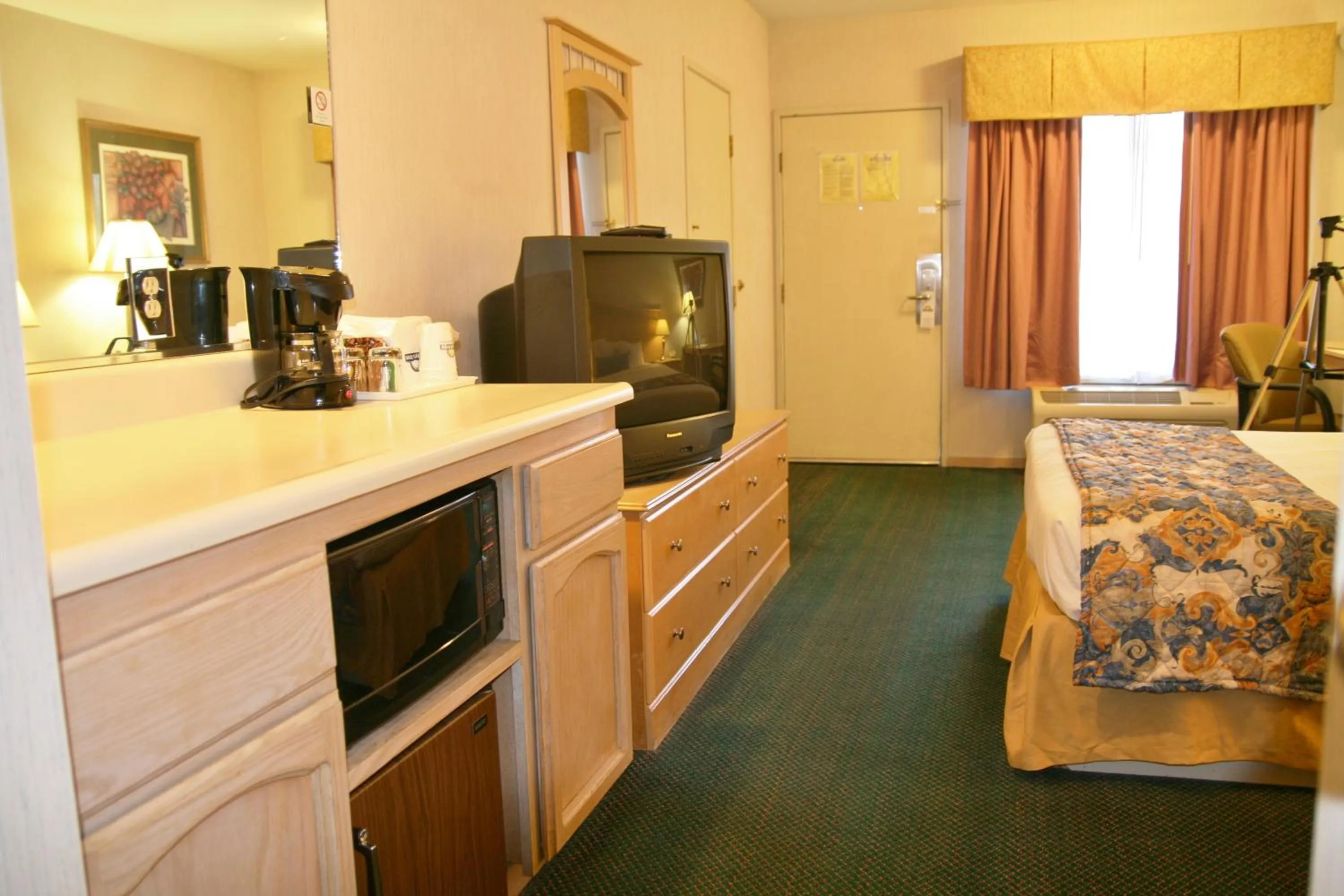 TV and multimedia, Bed in Days Inn by Wyndham Rocklin/Sacramento