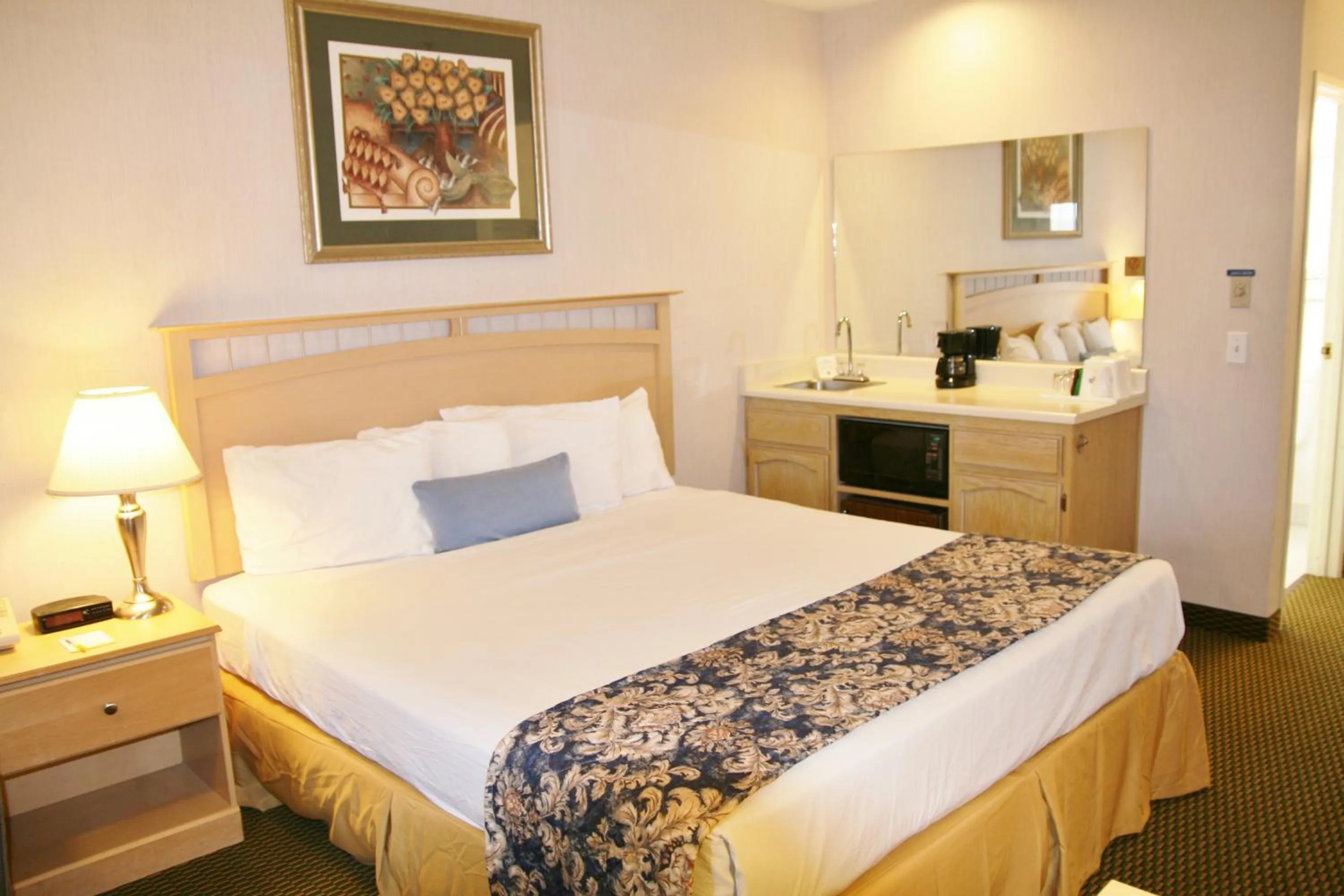 Bed in Days Inn by Wyndham Rocklin/Sacramento