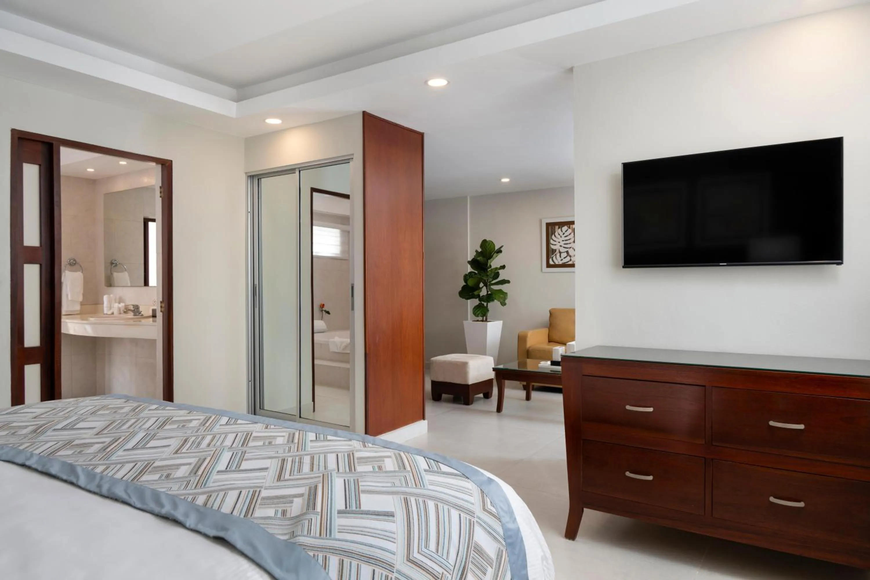 View (from property/room), Bed in Hodelpa Centro Plaza