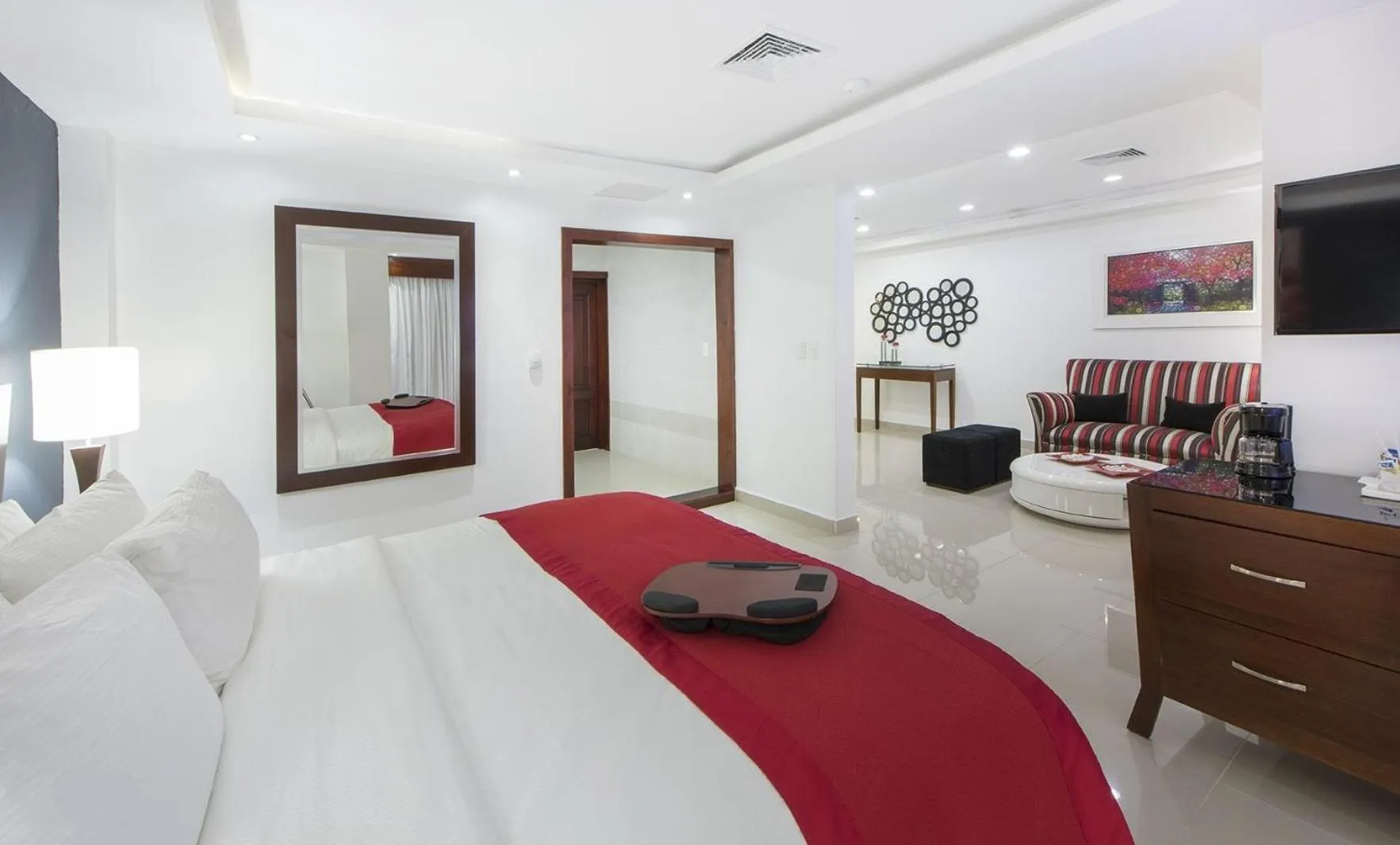 Photo of the whole room, Bed in Hodelpa Centro Plaza