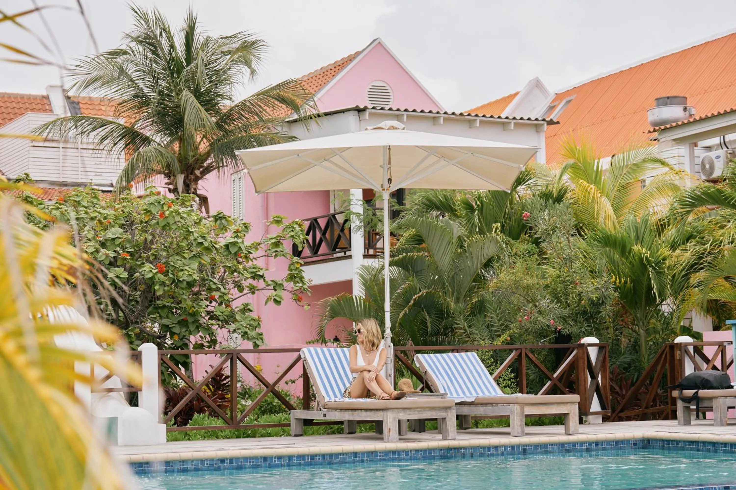 Swimming pool in Scuba Lodge & Suites