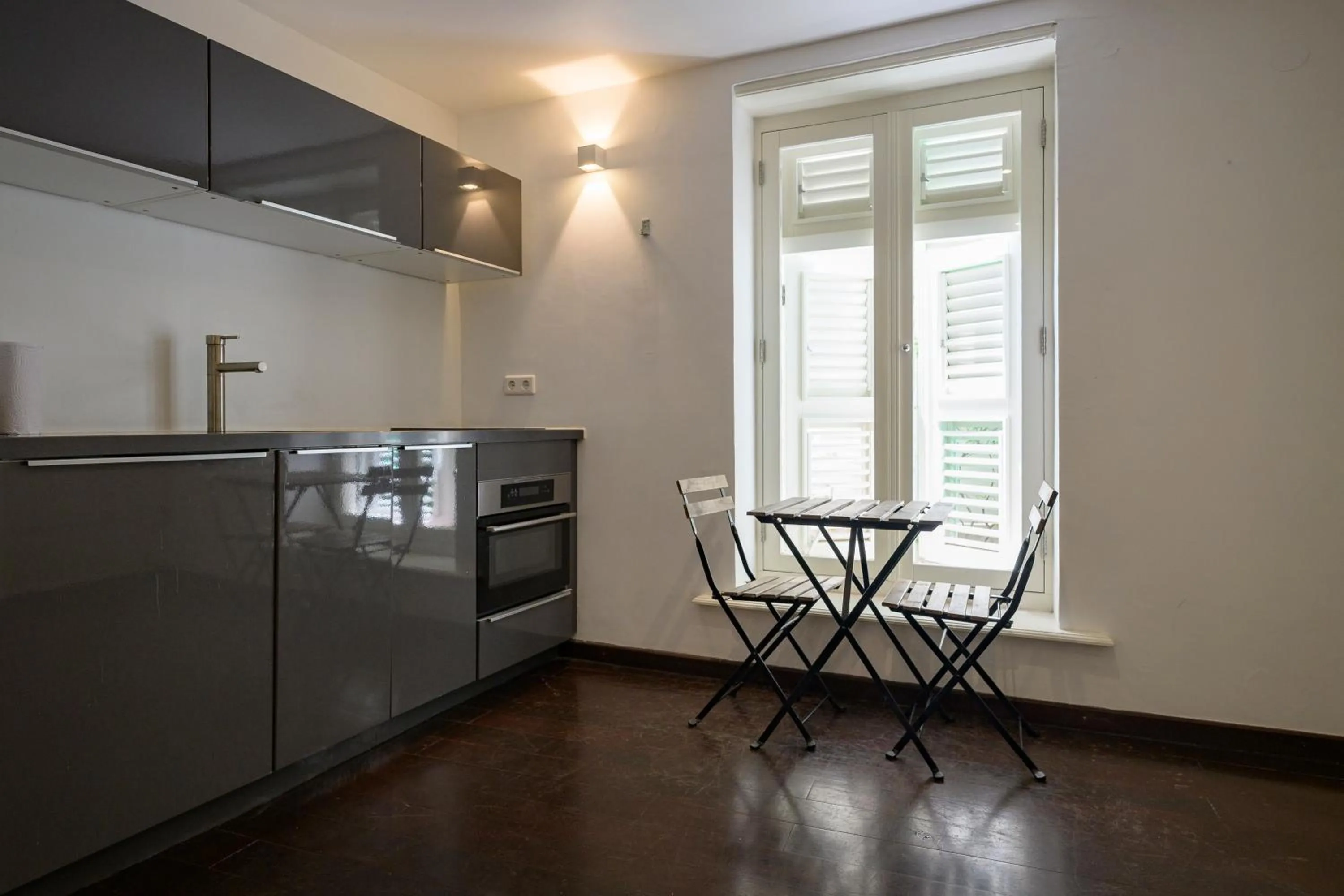 kitchen in Scuba Lodge City Beach
