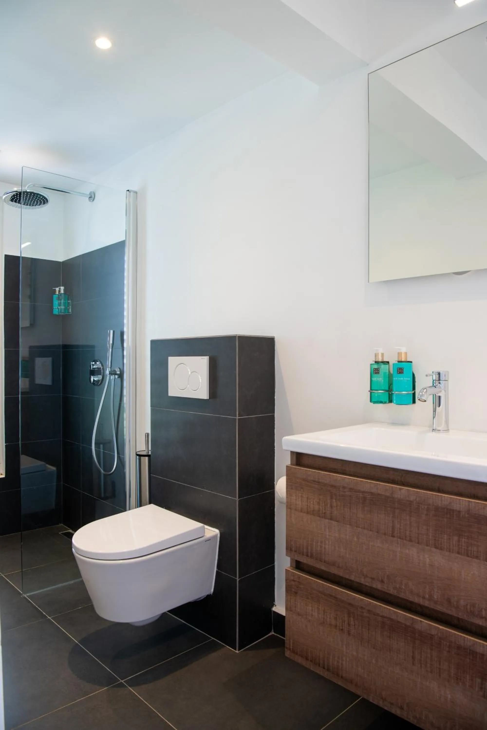 Bathroom in Scuba Lodge City Beach