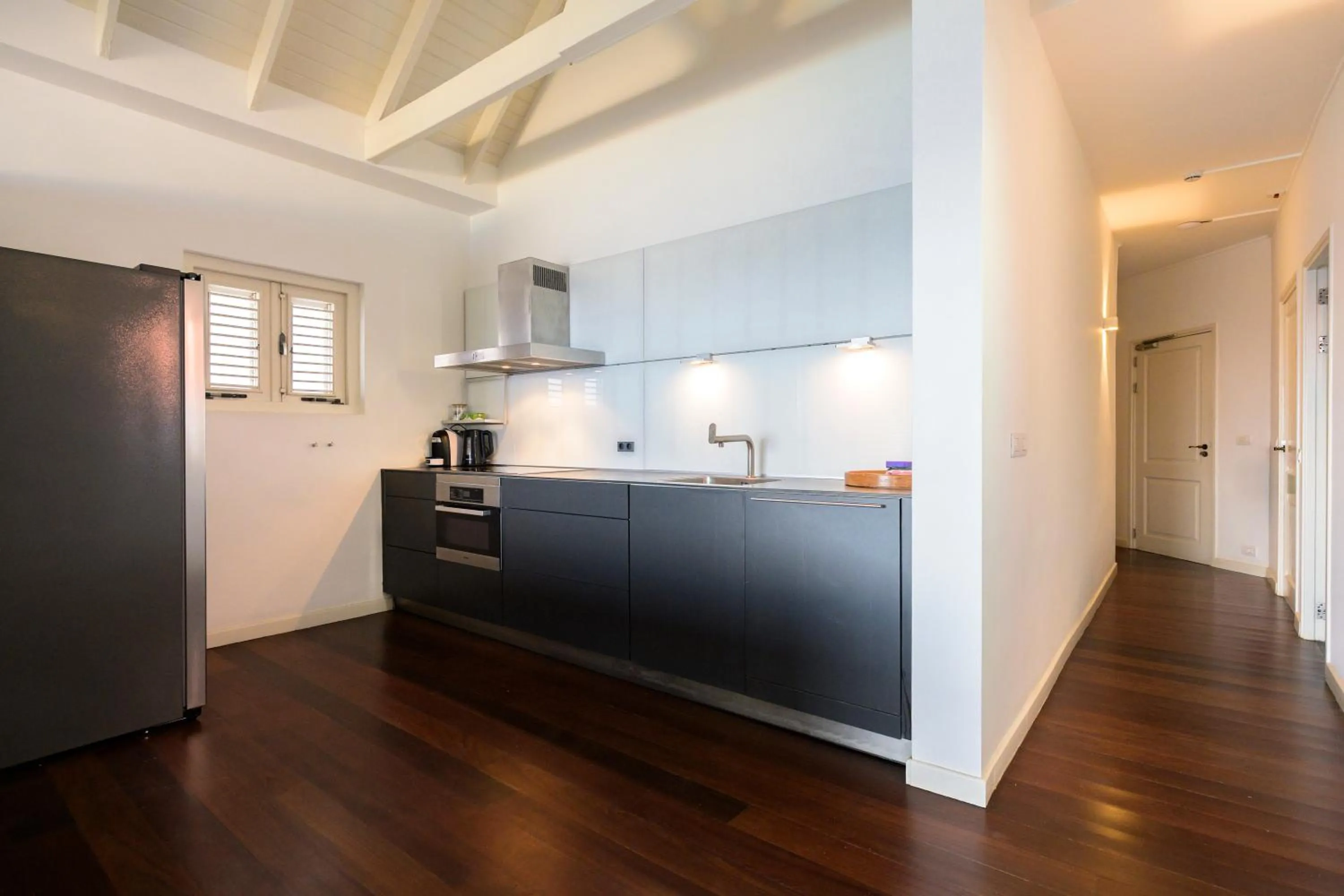 kitchen in Scuba Lodge City Beach