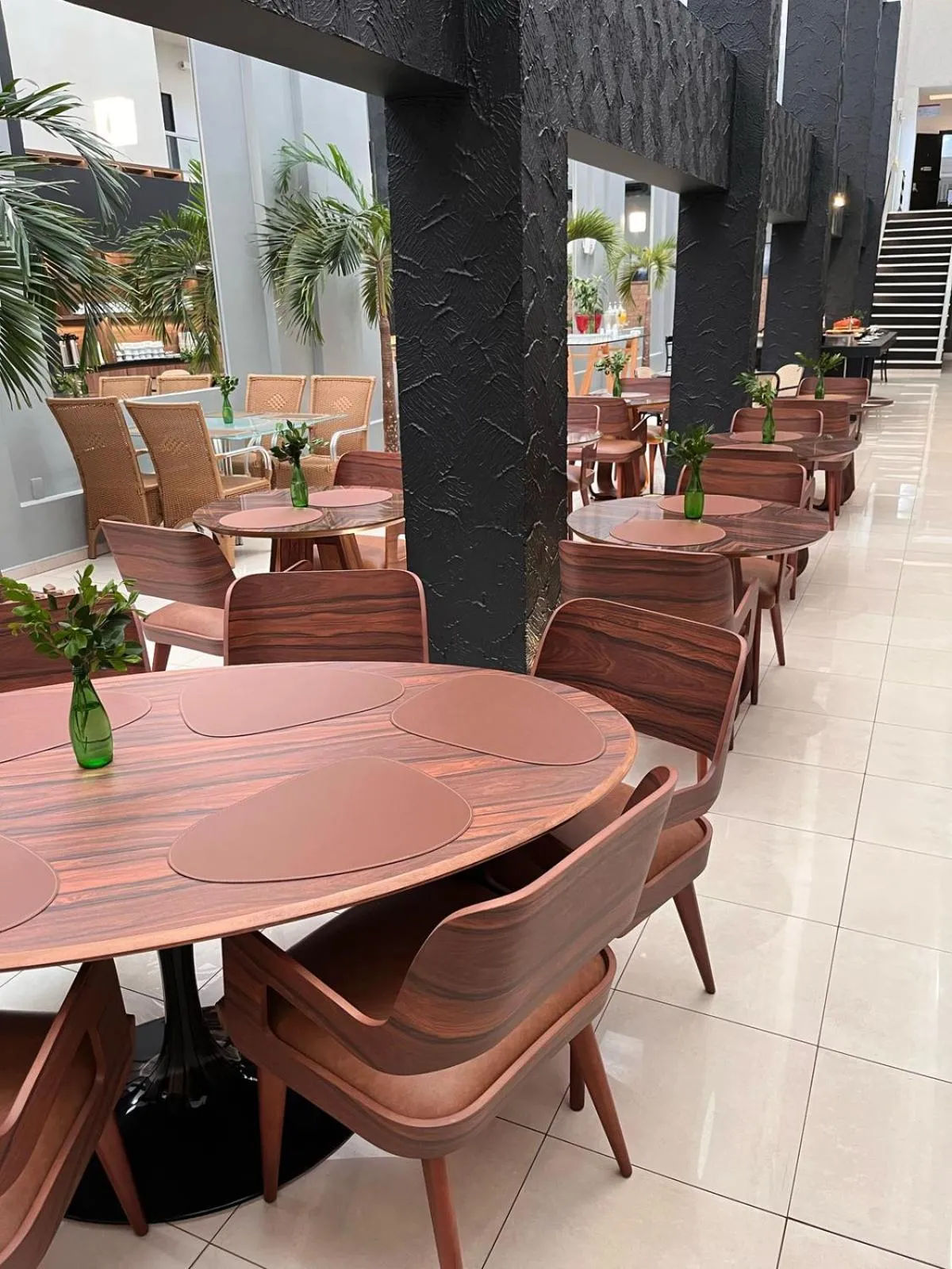 Restaurant/places to eat in Oasis Tower Hotel