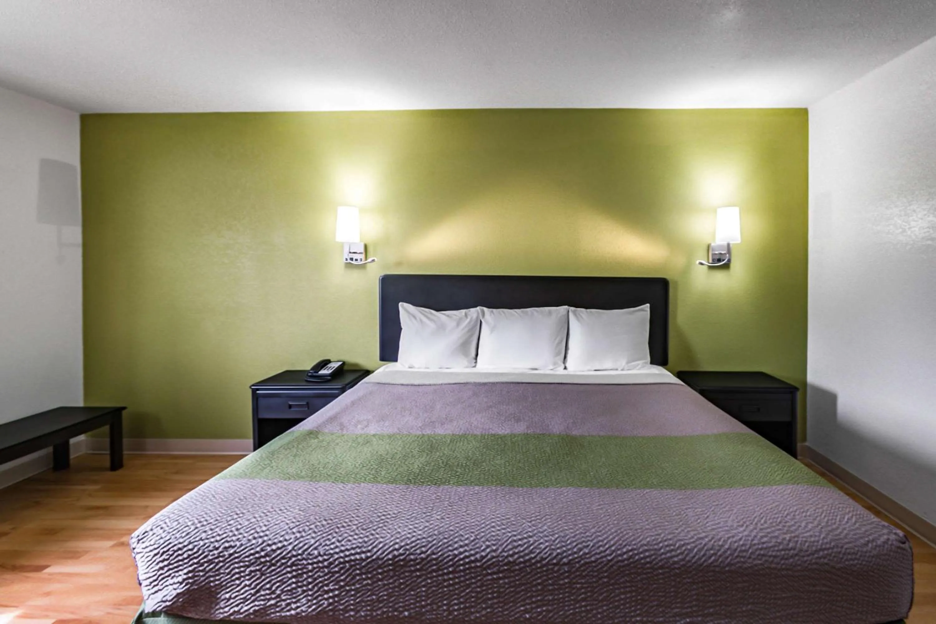 Bedroom, Bed in Motel 6-Augusta, KS