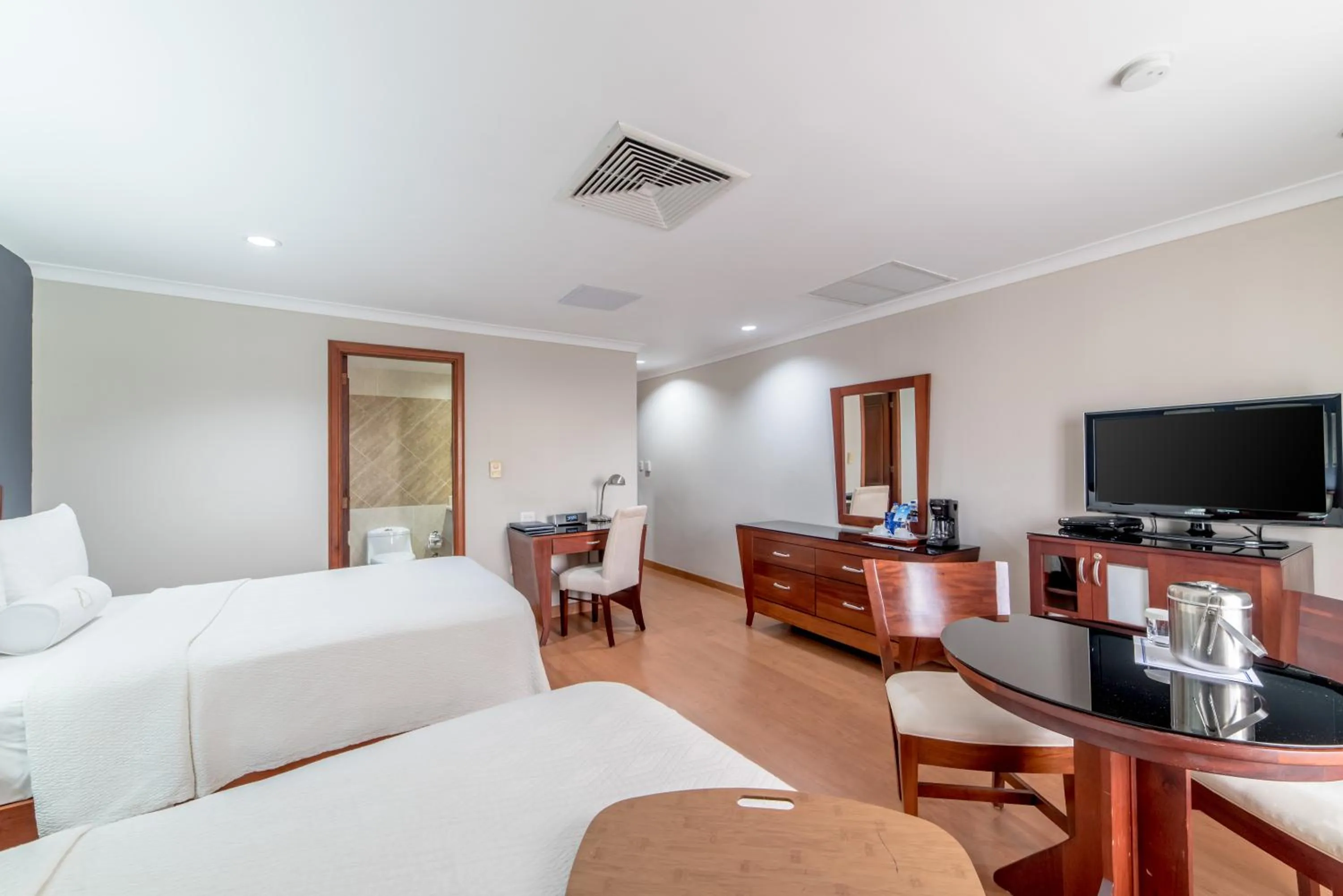 Property building, Bed in Hodelpa Garden Court