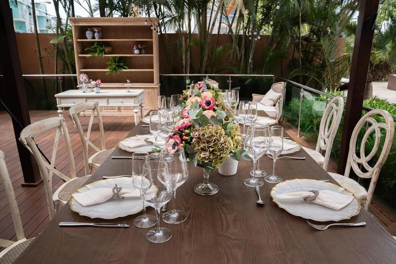 Restaurant/places to eat in Hodelpa Garden Court