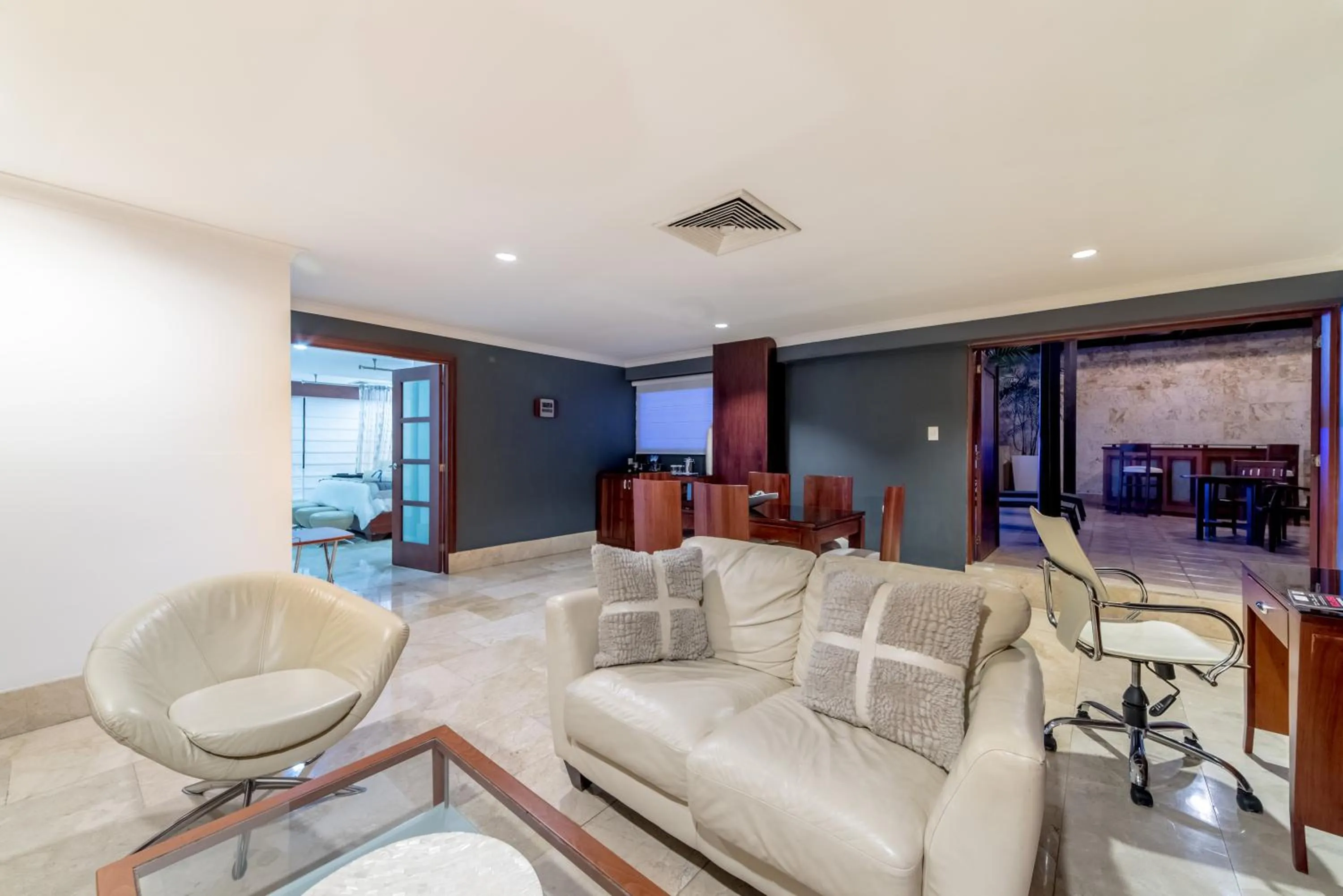 Property building in Hodelpa Gran Almirante