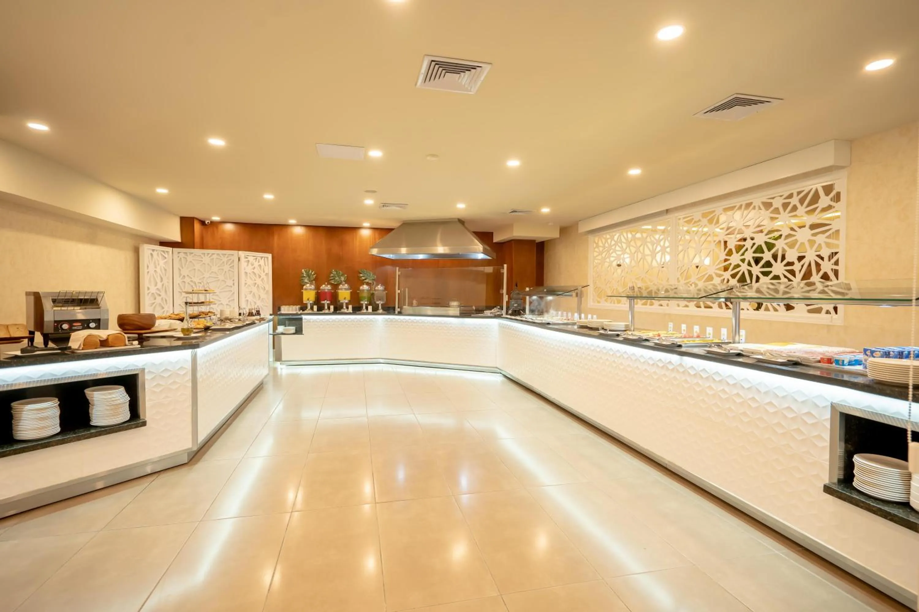 Restaurant/places to eat in Hodelpa Gran Almirante