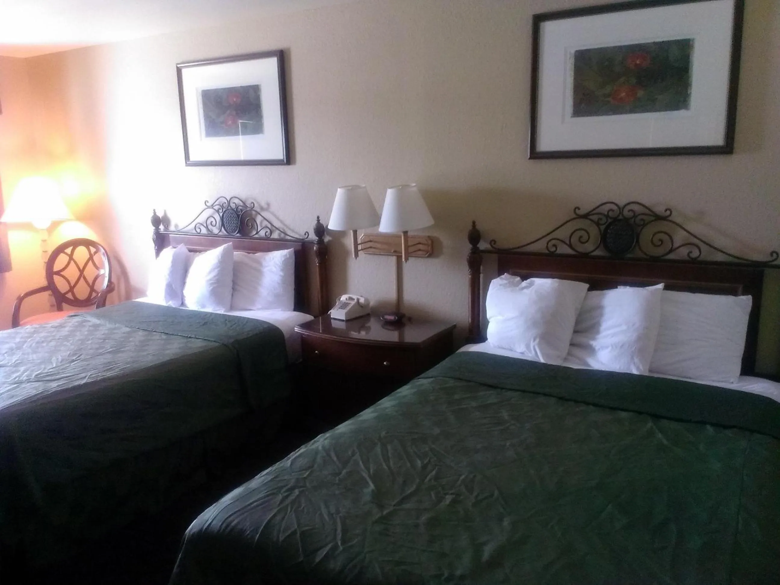Bed in Days Inn by Wyndham Kingman East