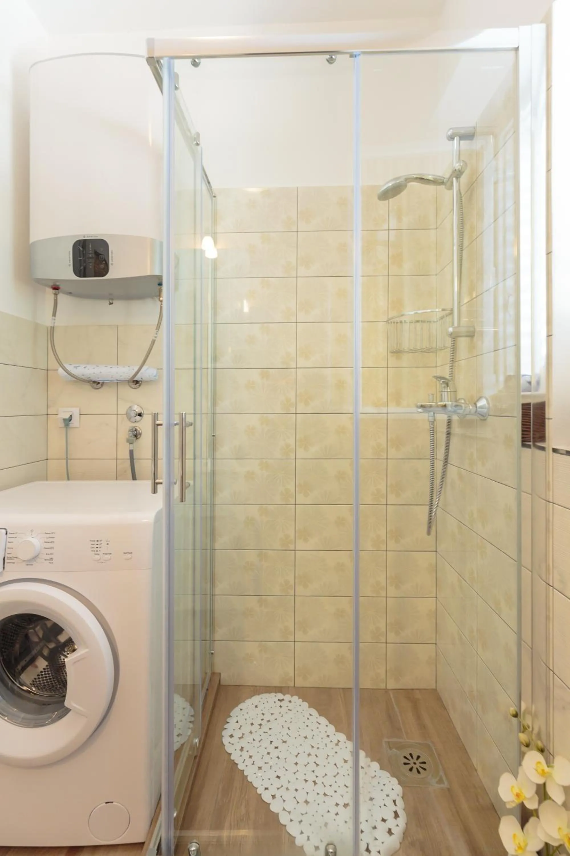 Shower in Music Apartment