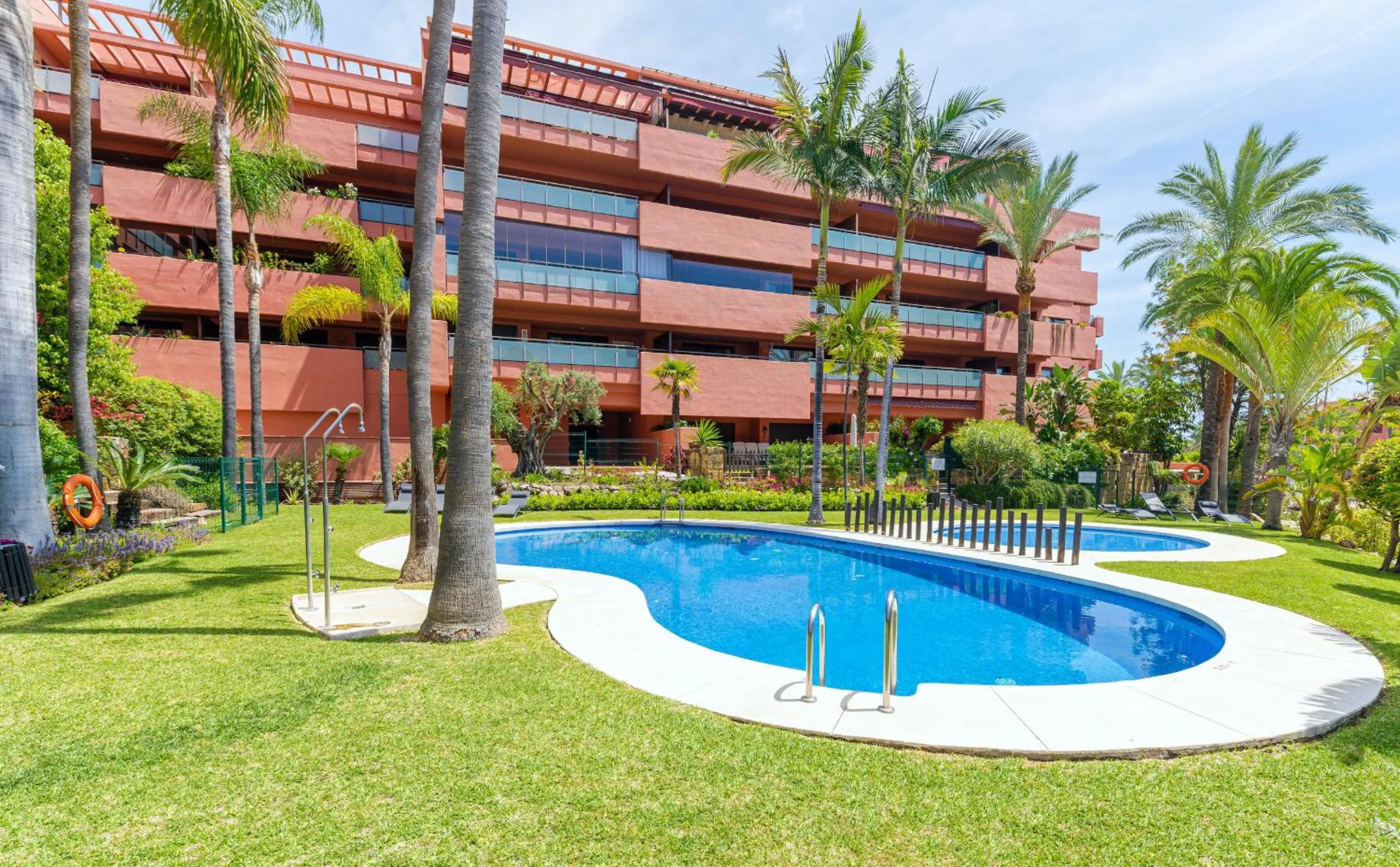 Beachside Apartment With Sea View