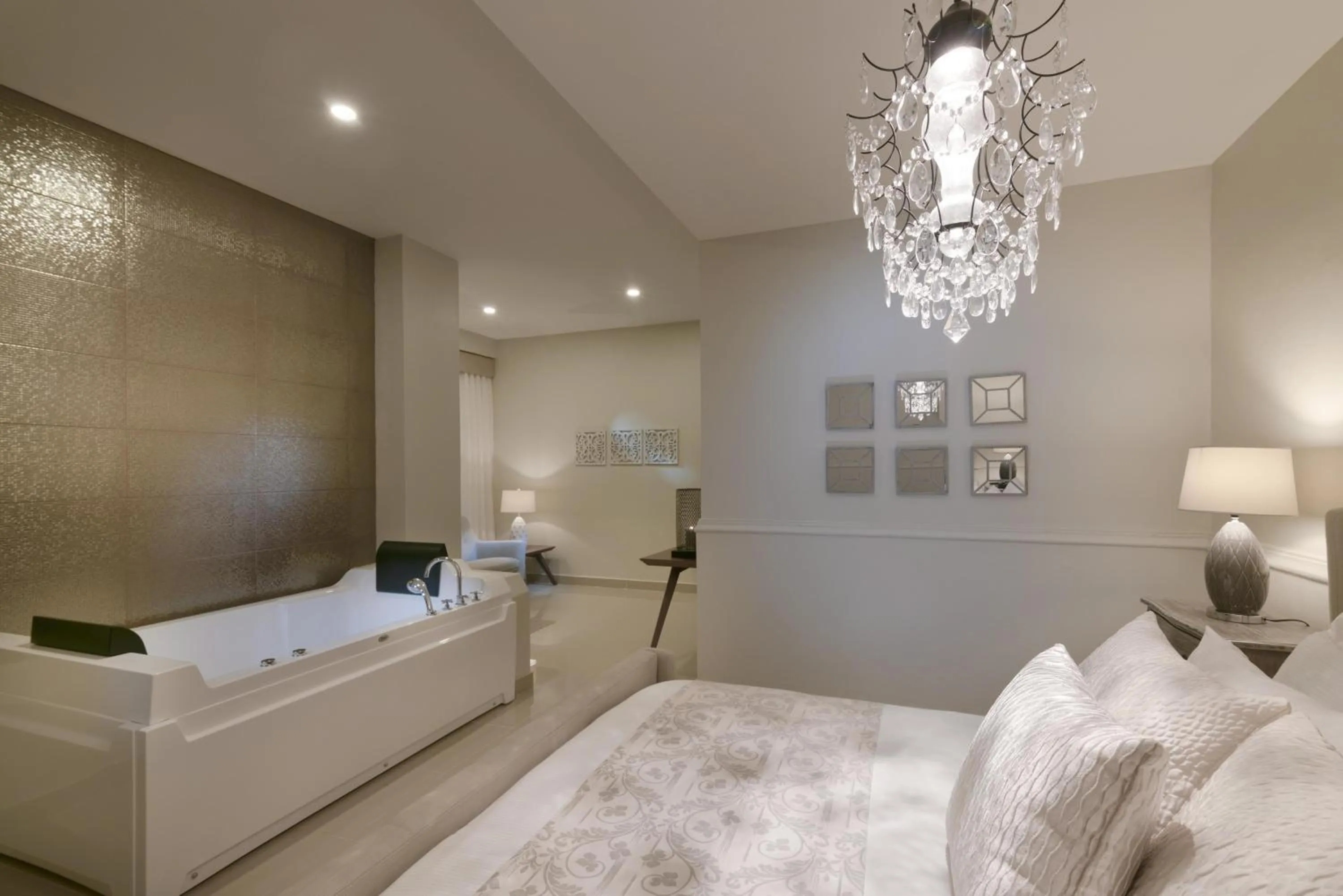 Photo of the whole room, Bed in Hodelpa Caribe Colonial