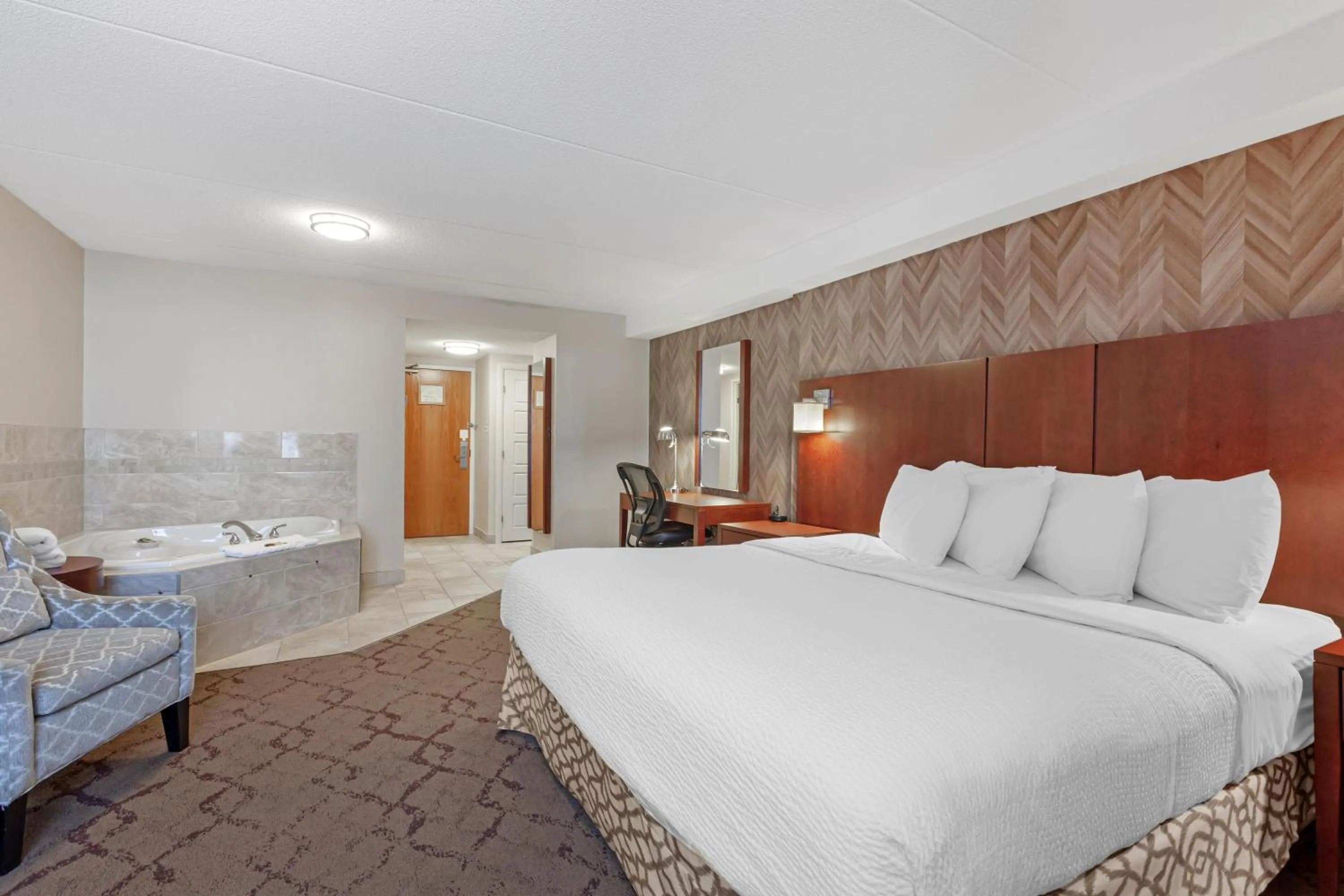 Bedroom, Bed in Best Western Plus Otonabee Inn