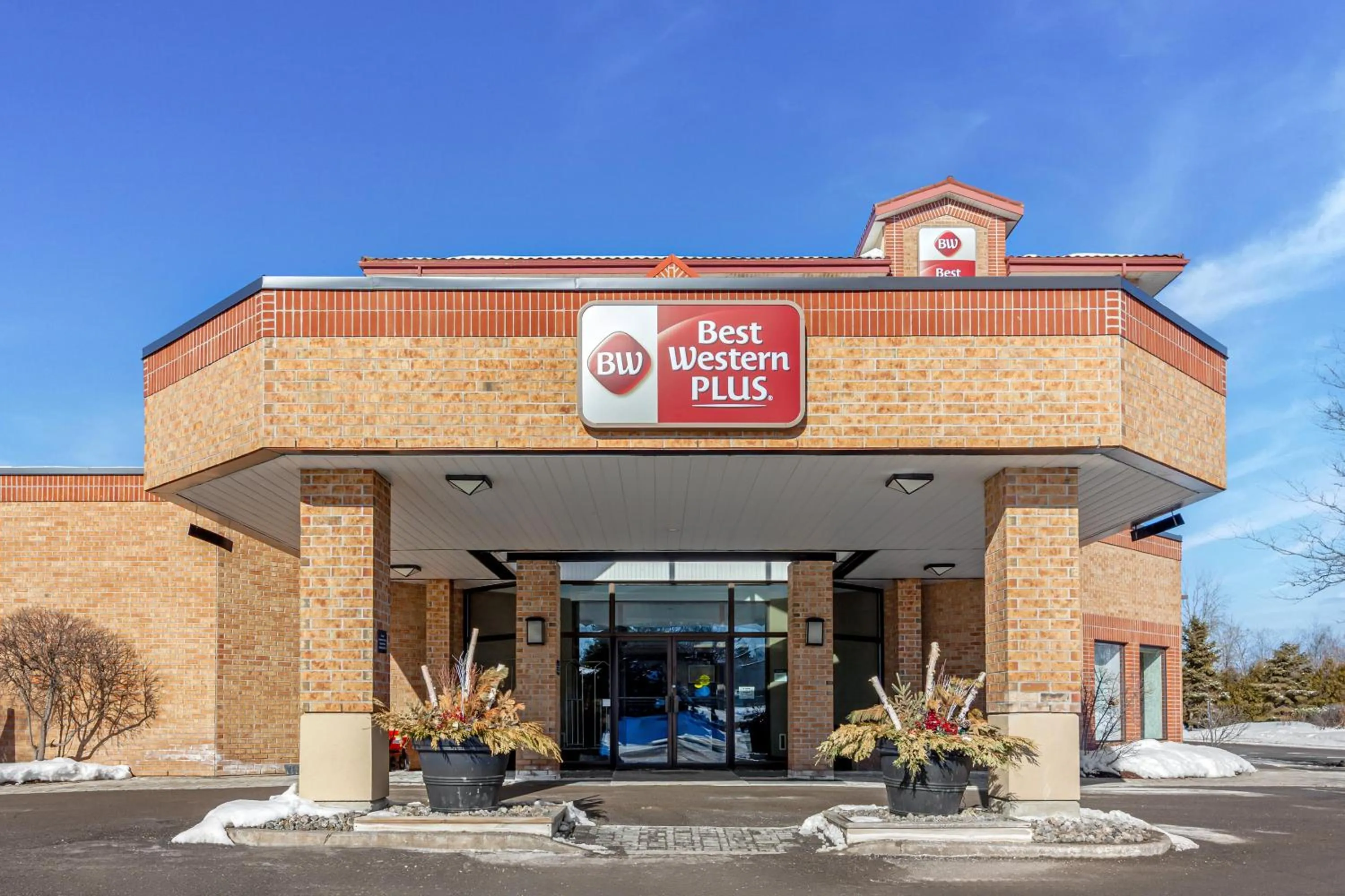 Property building in Best Western Plus Otonabee Inn