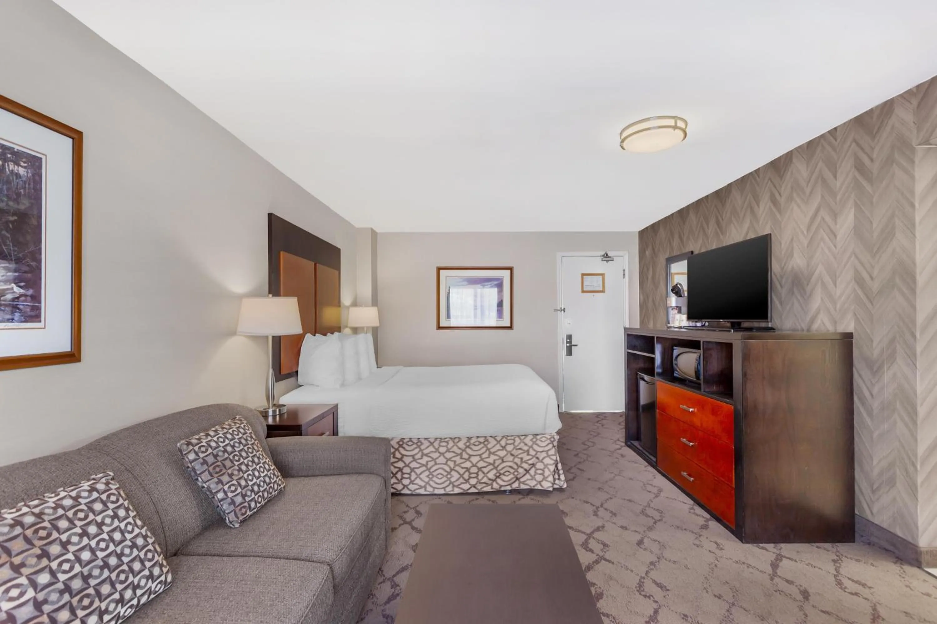 Bedroom, Bed in Best Western Plus Otonabee Inn