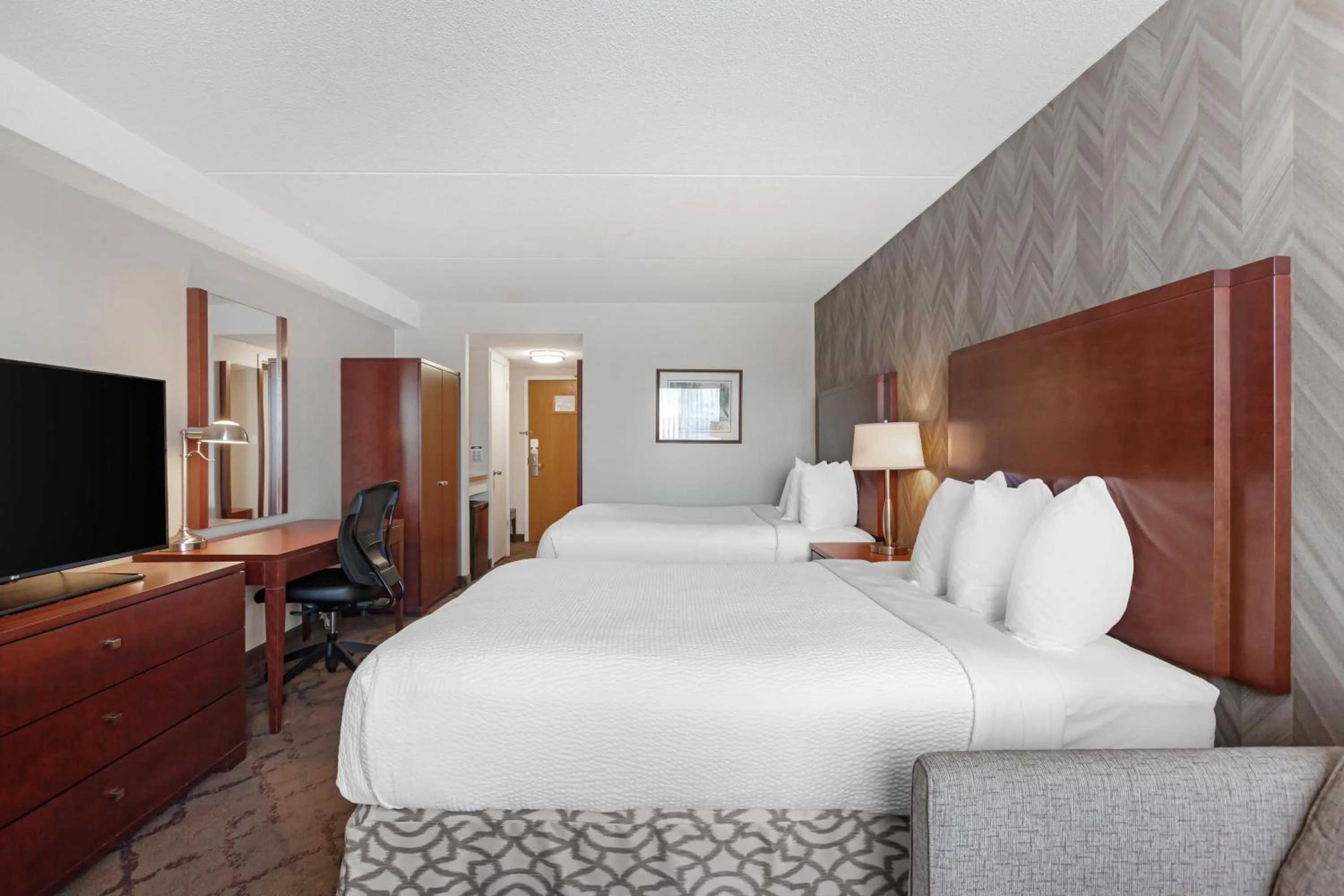 Bedroom, Bed in Best Western Plus Otonabee Inn