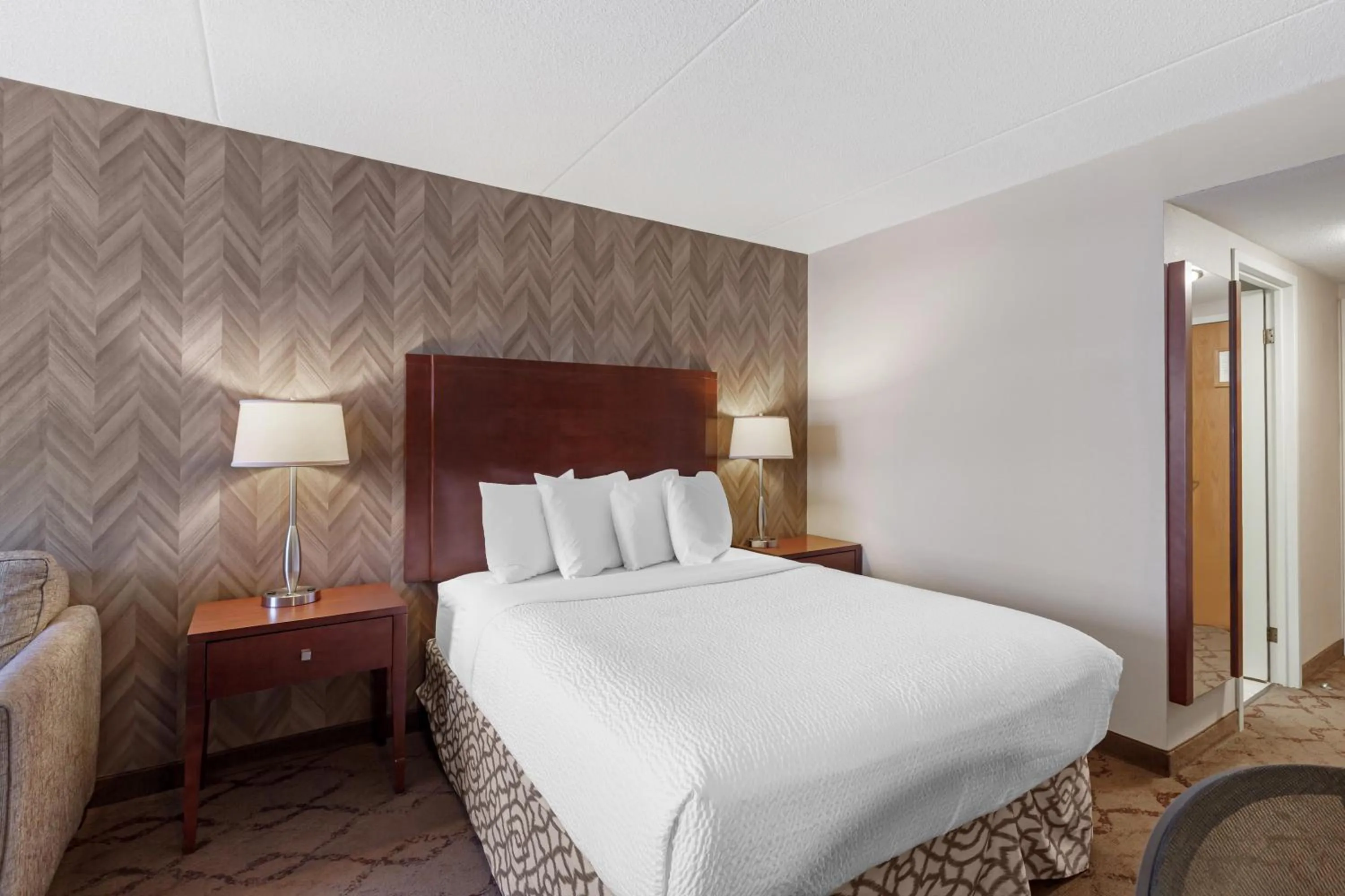 Bedroom, Bed in Best Western Plus Otonabee Inn