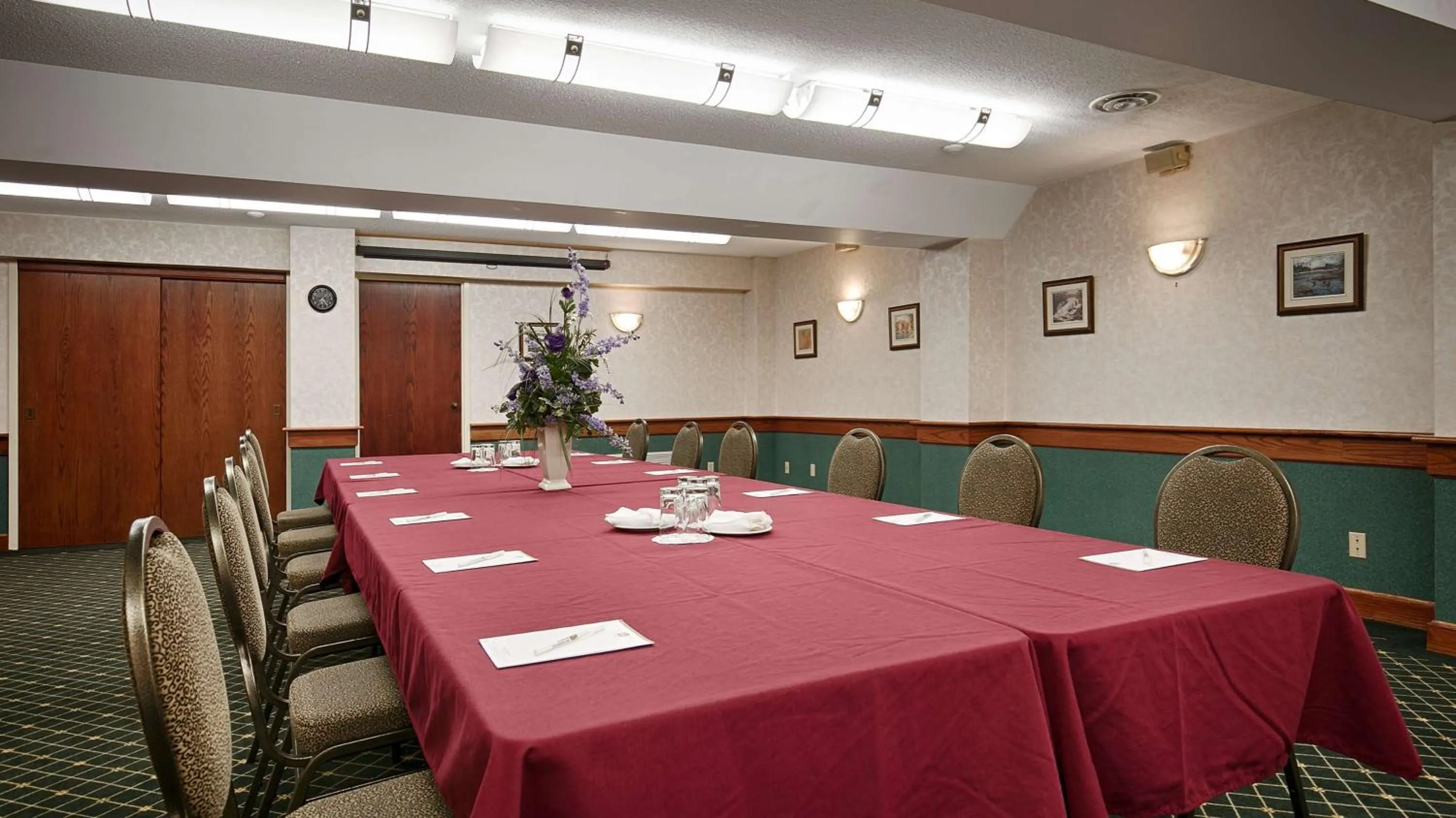 Meeting/conference room in Best Western Plus Otonabee Inn