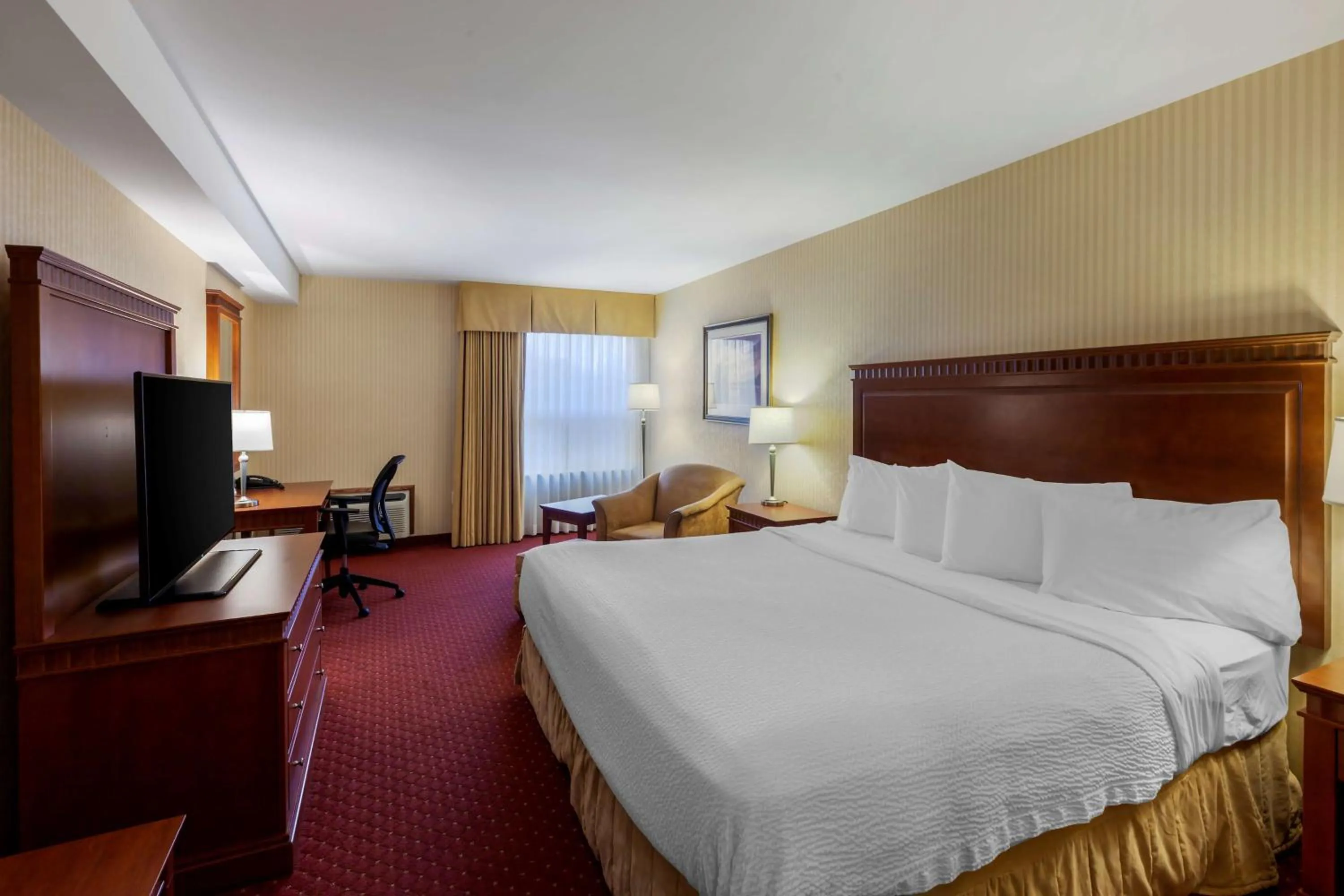 Bedroom, Bed in Best Western Plus Otonabee Inn