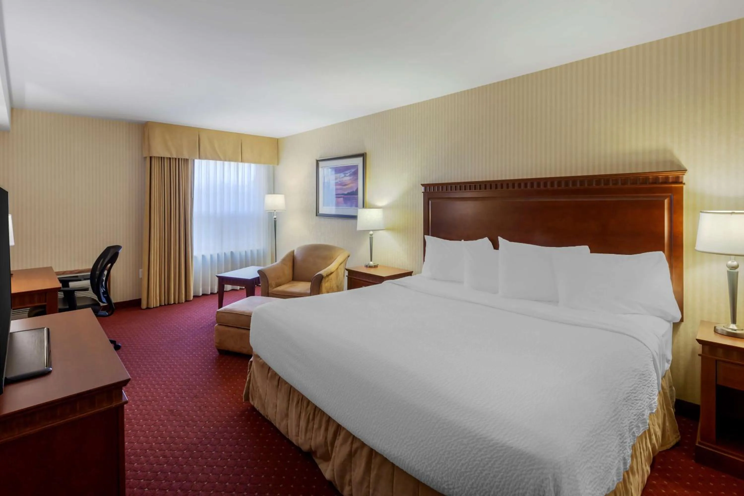 Bedroom, Bed in Best Western Plus Otonabee Inn