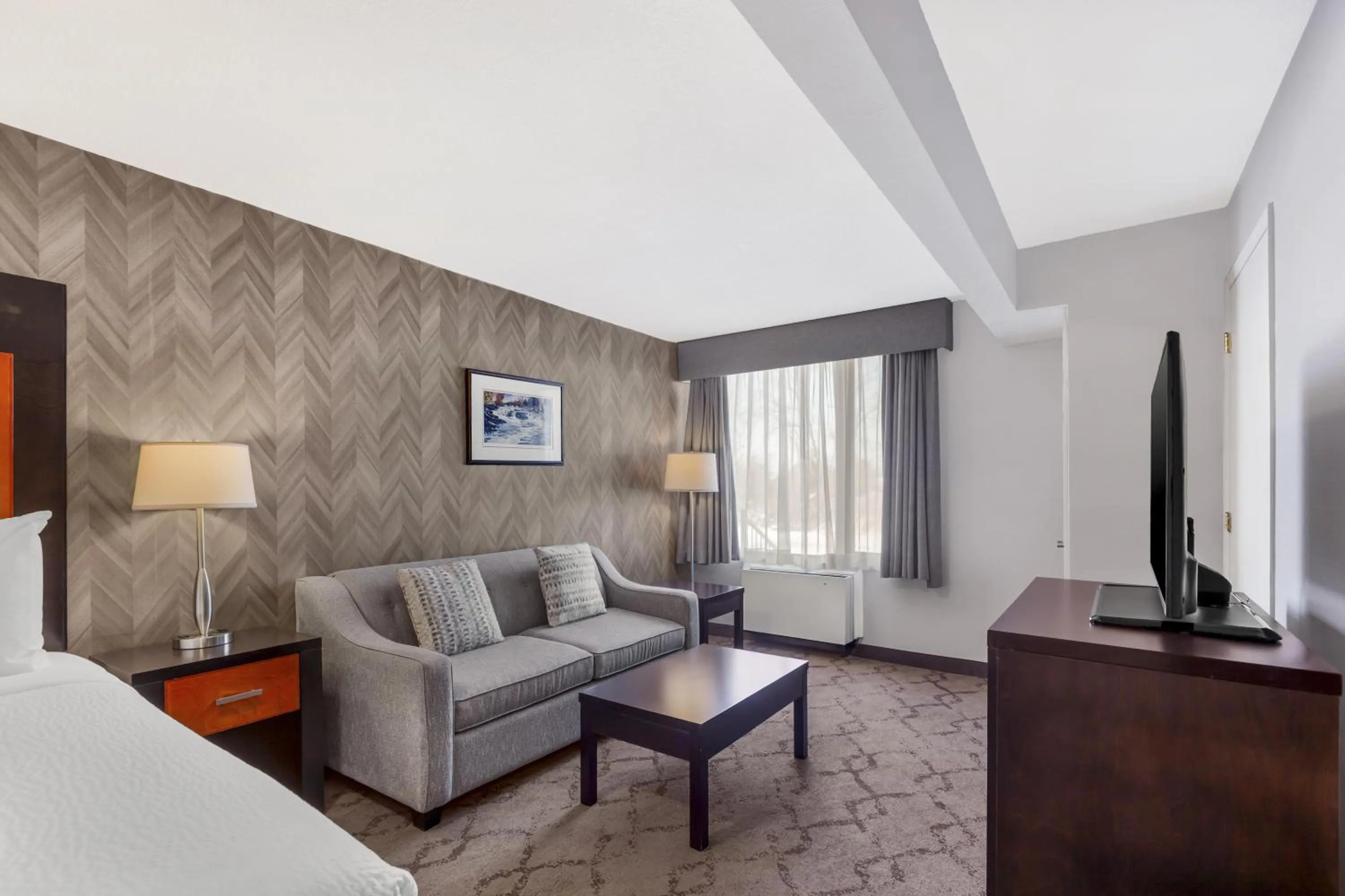 Bedroom, Bed in Best Western Plus Otonabee Inn