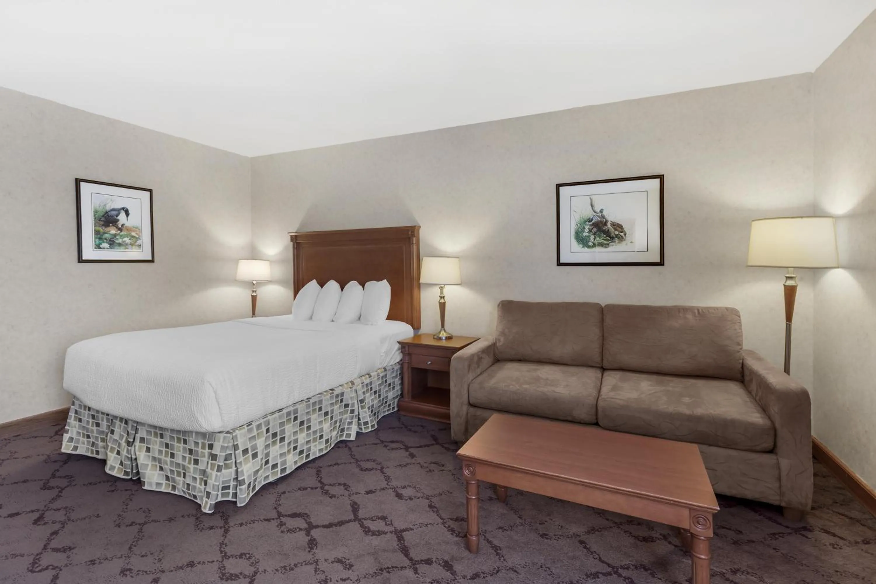 Bedroom, Bed in Best Western Plus Otonabee Inn