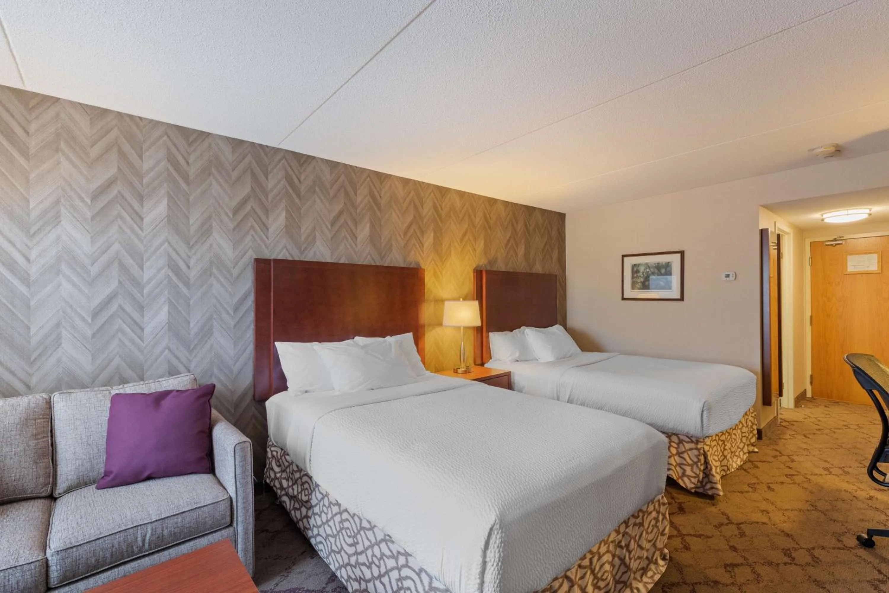 Bedroom, Bed in Best Western Plus Otonabee Inn