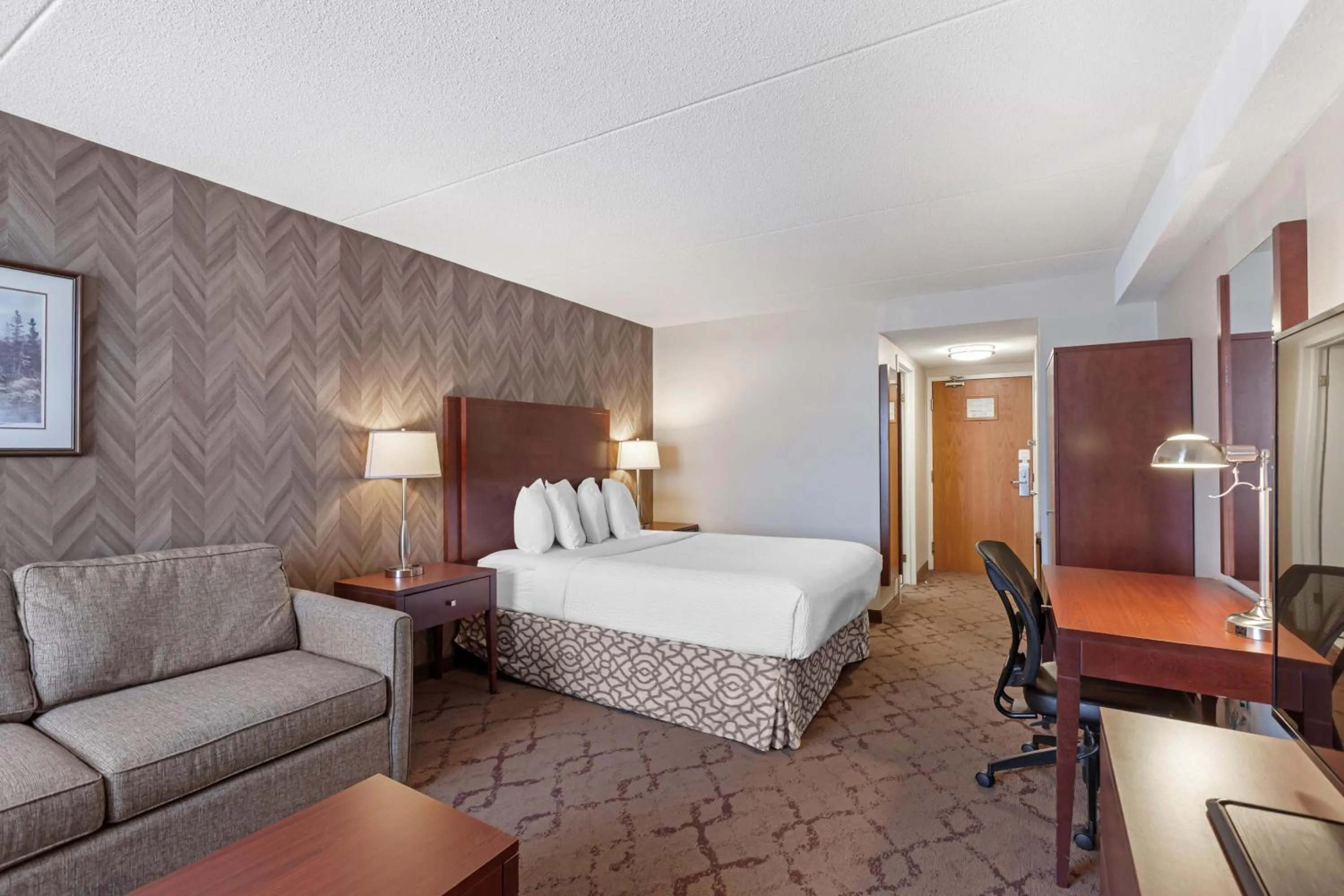 Bedroom, Bed in Best Western Plus Otonabee Inn