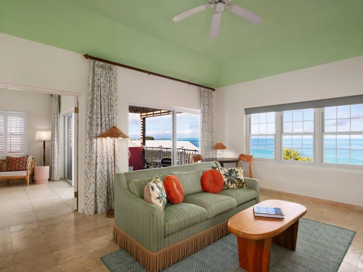 Living room, Bed in Cambridge Beaches Resort and Spa
