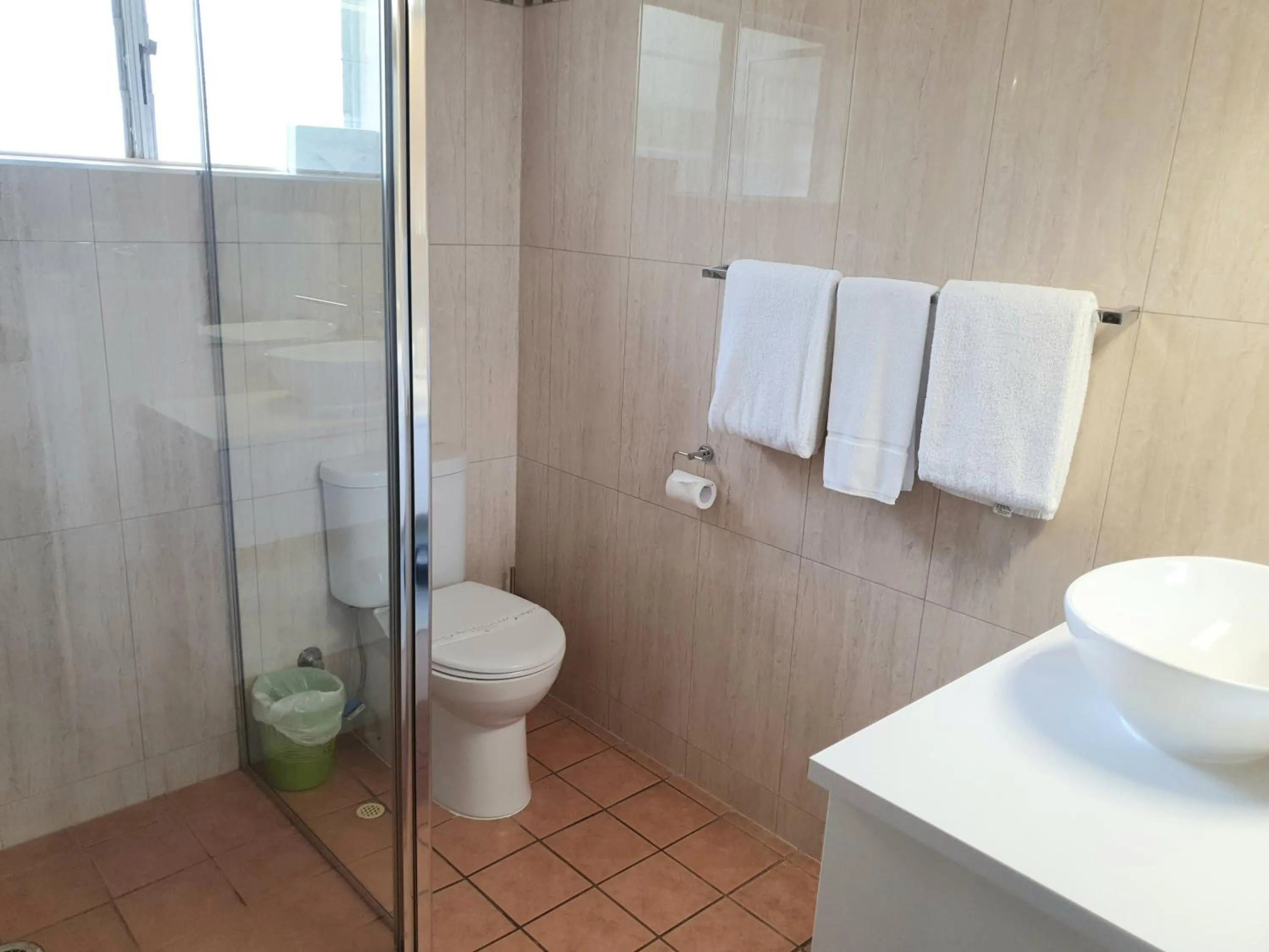 Bathroom in McNevins Maryborough Motel