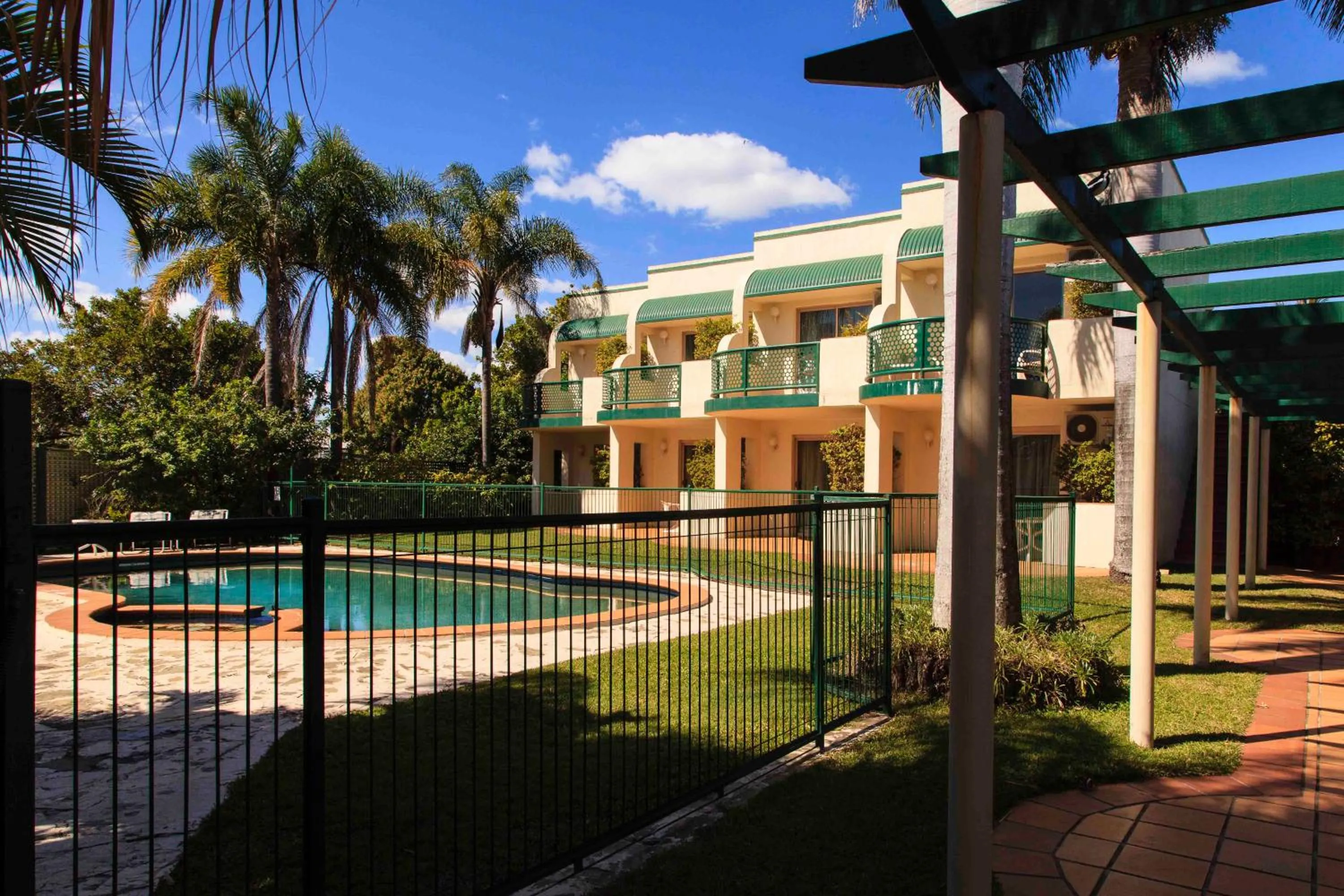 Pool view in McNevins Maryborough Motel