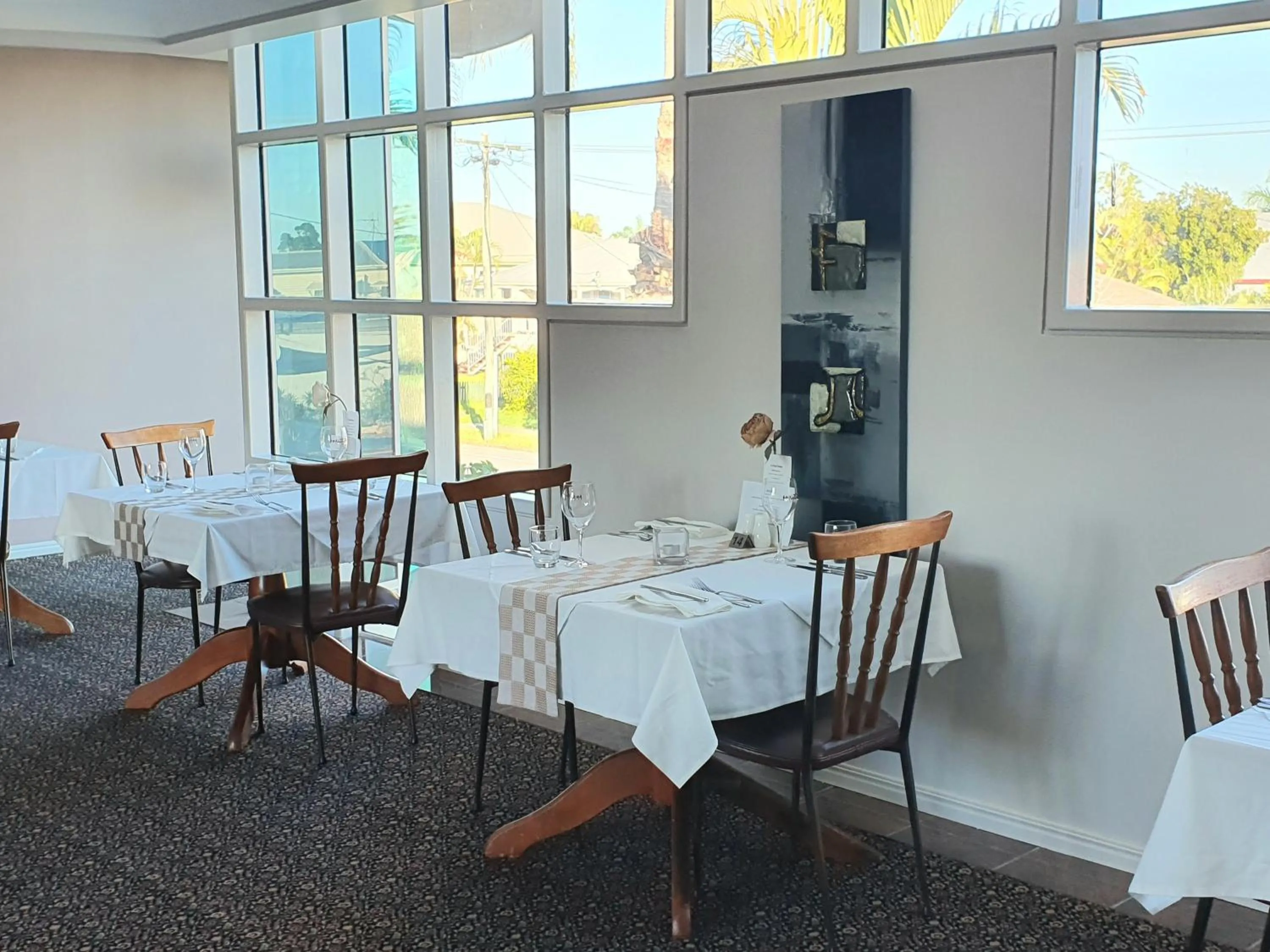 Restaurant/places to eat in McNevins Maryborough Motel