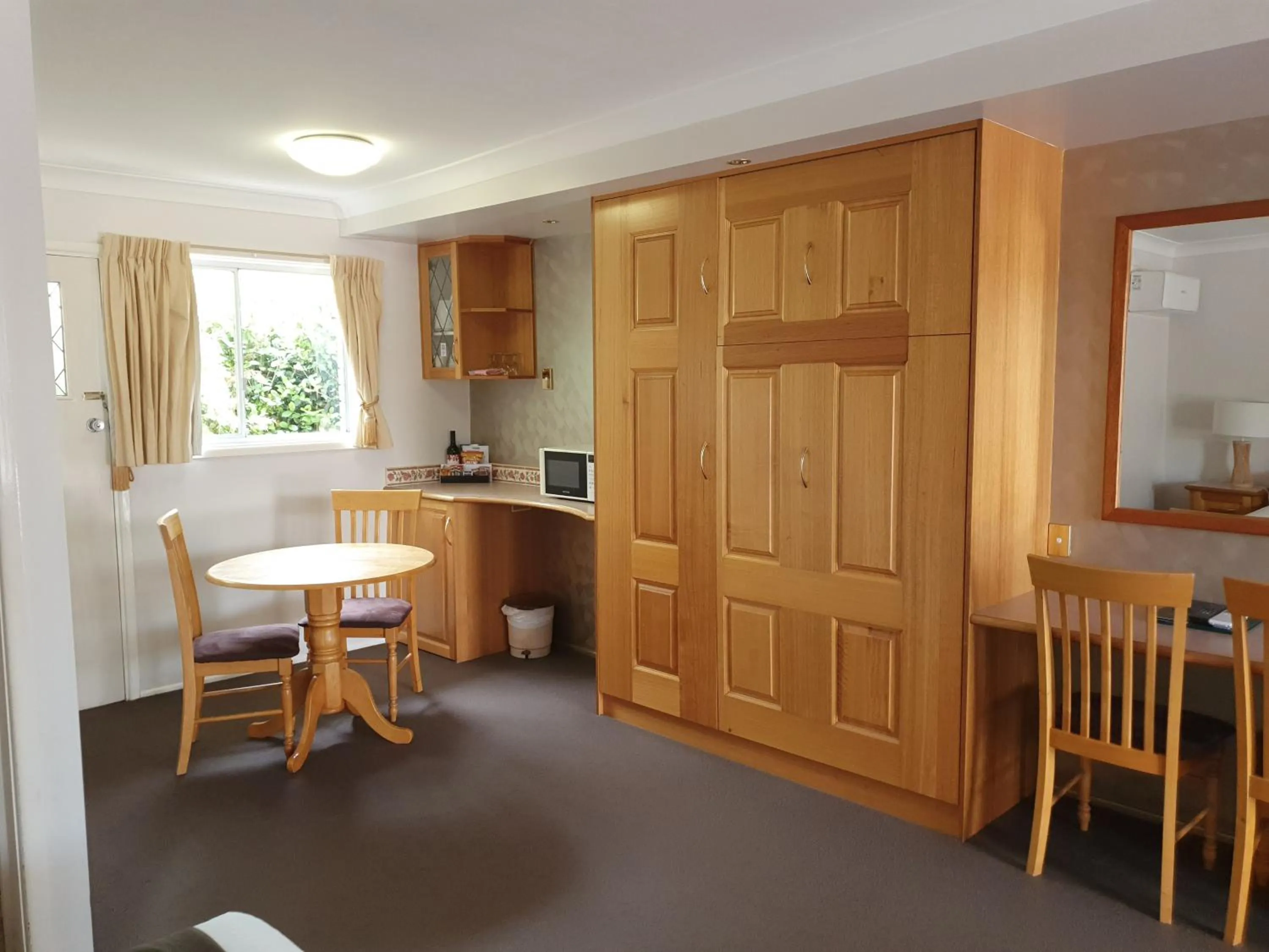 Dining area in McNevins Maryborough Motel