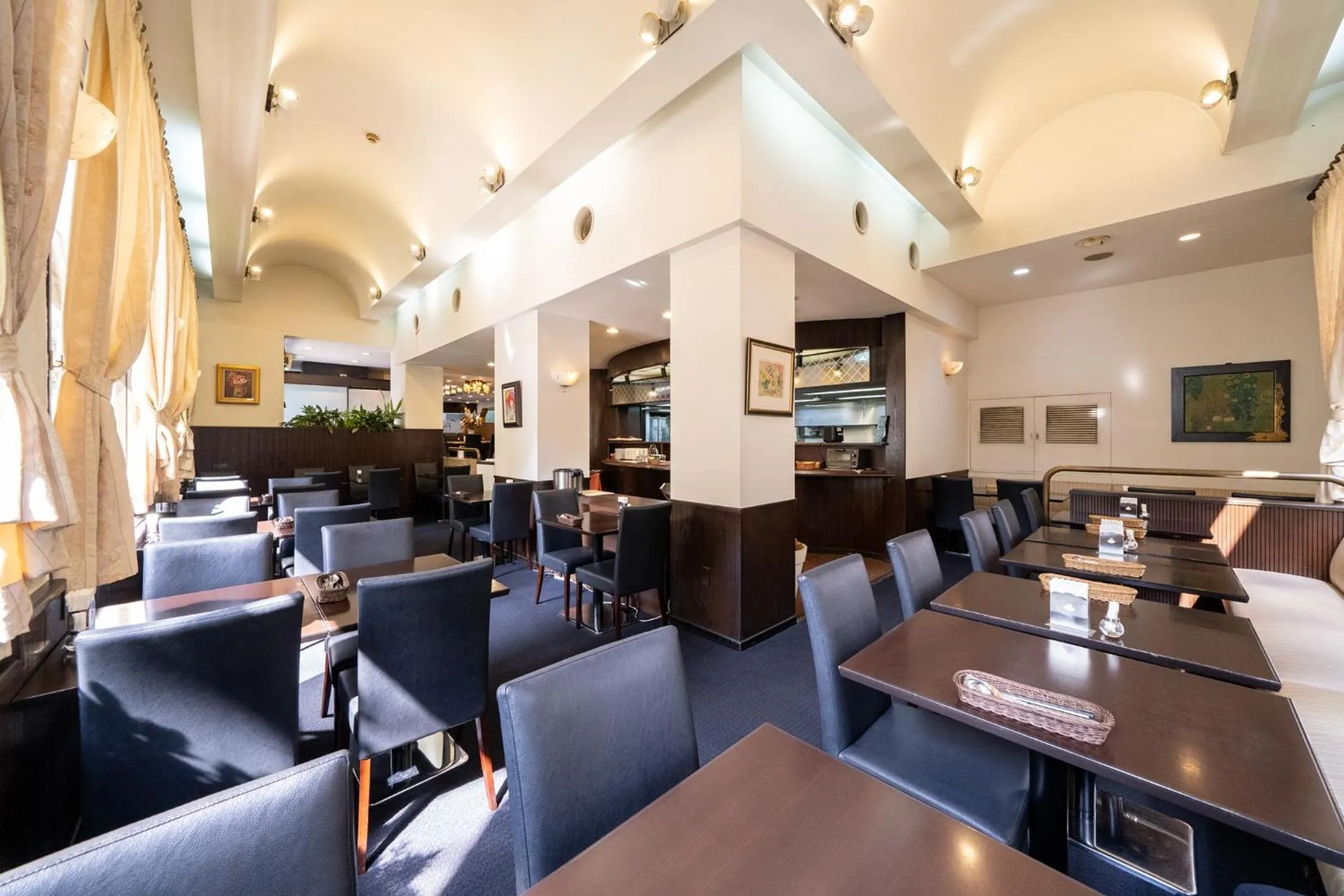 Restaurant/places to eat in Hotel Sunlite Shinjuku